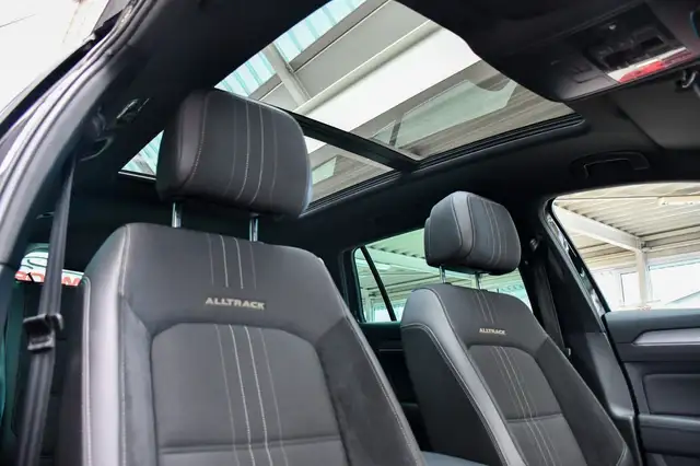 Volkswagen Passat view 16
