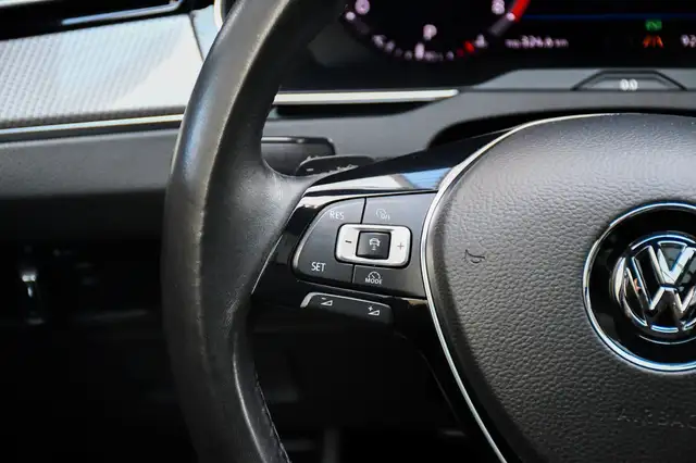 Volkswagen Passat view 21