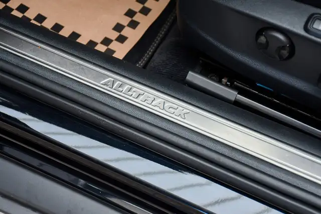 Volkswagen Passat view 11