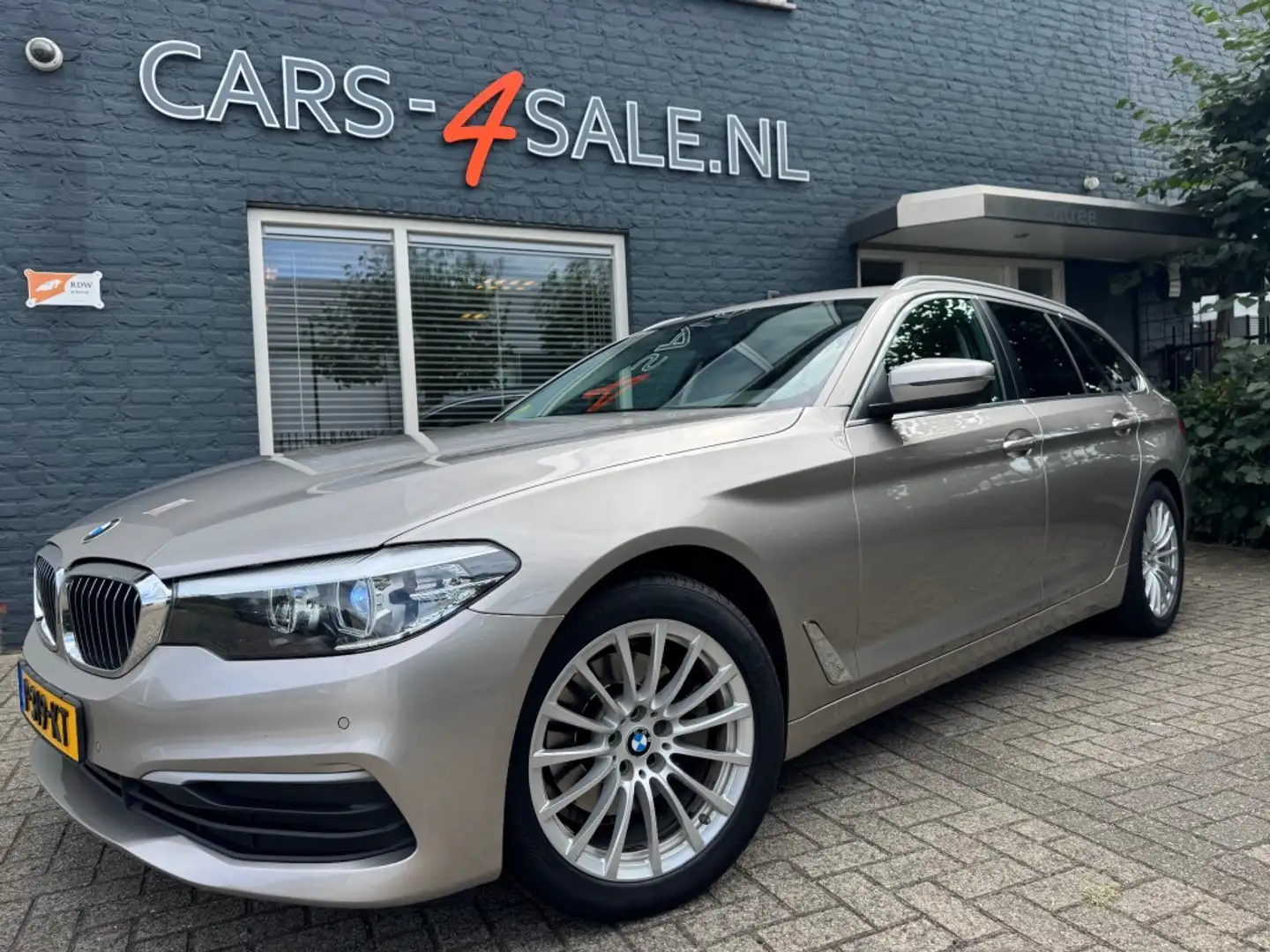 BMW 520 520D Touring Aut. Executive +Leder+ Nav+ 18 inch L Grau - 1