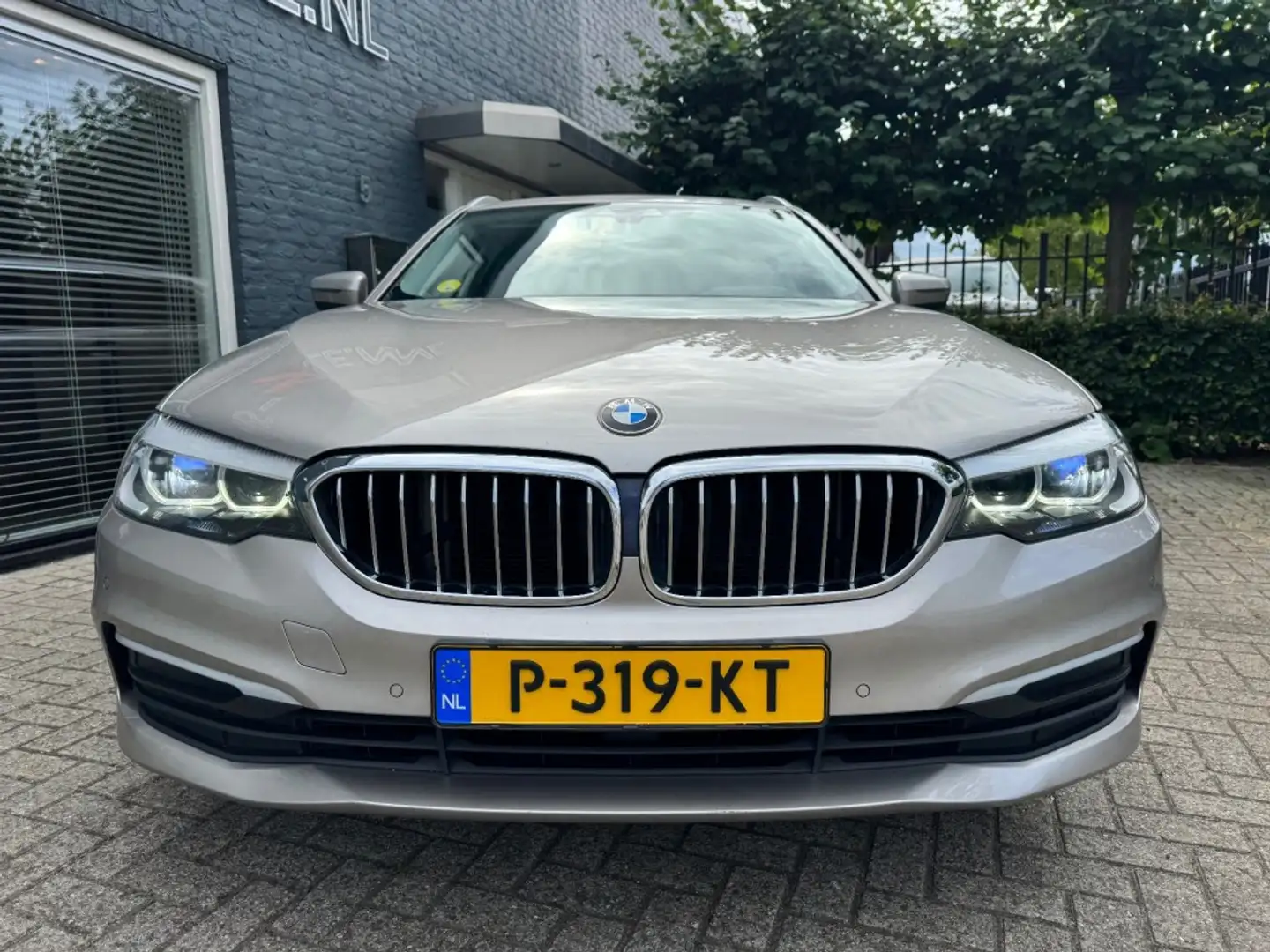 BMW 520 520D Touring Aut. Executive +Leder+ Nav+ 18 inch L Grau - 2