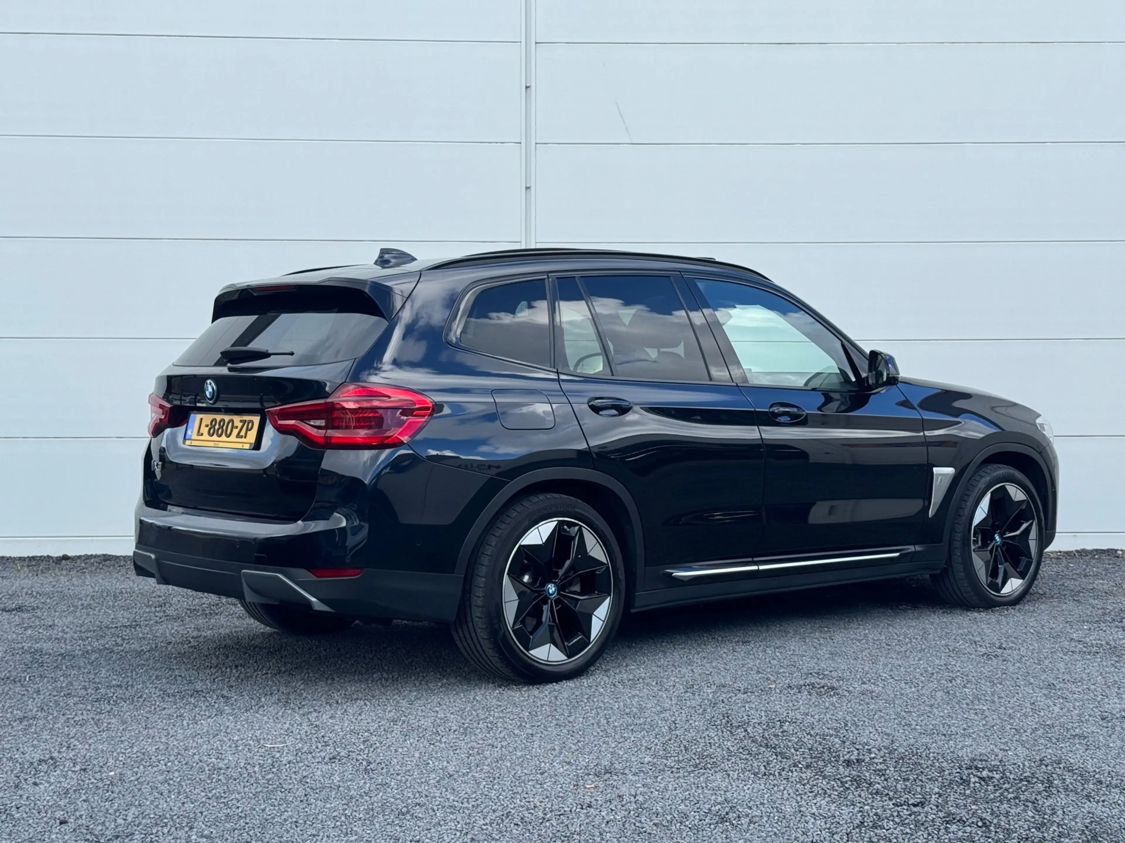 BMW iX3 High Exe 80kWh Org NL Pano Head up HK SOH 98,3% Ap — photo 2