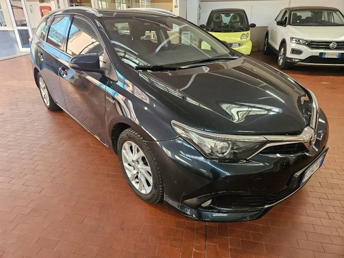 Toyota Auris sw 1.8 Hybrid Black Edition Grigio - 2