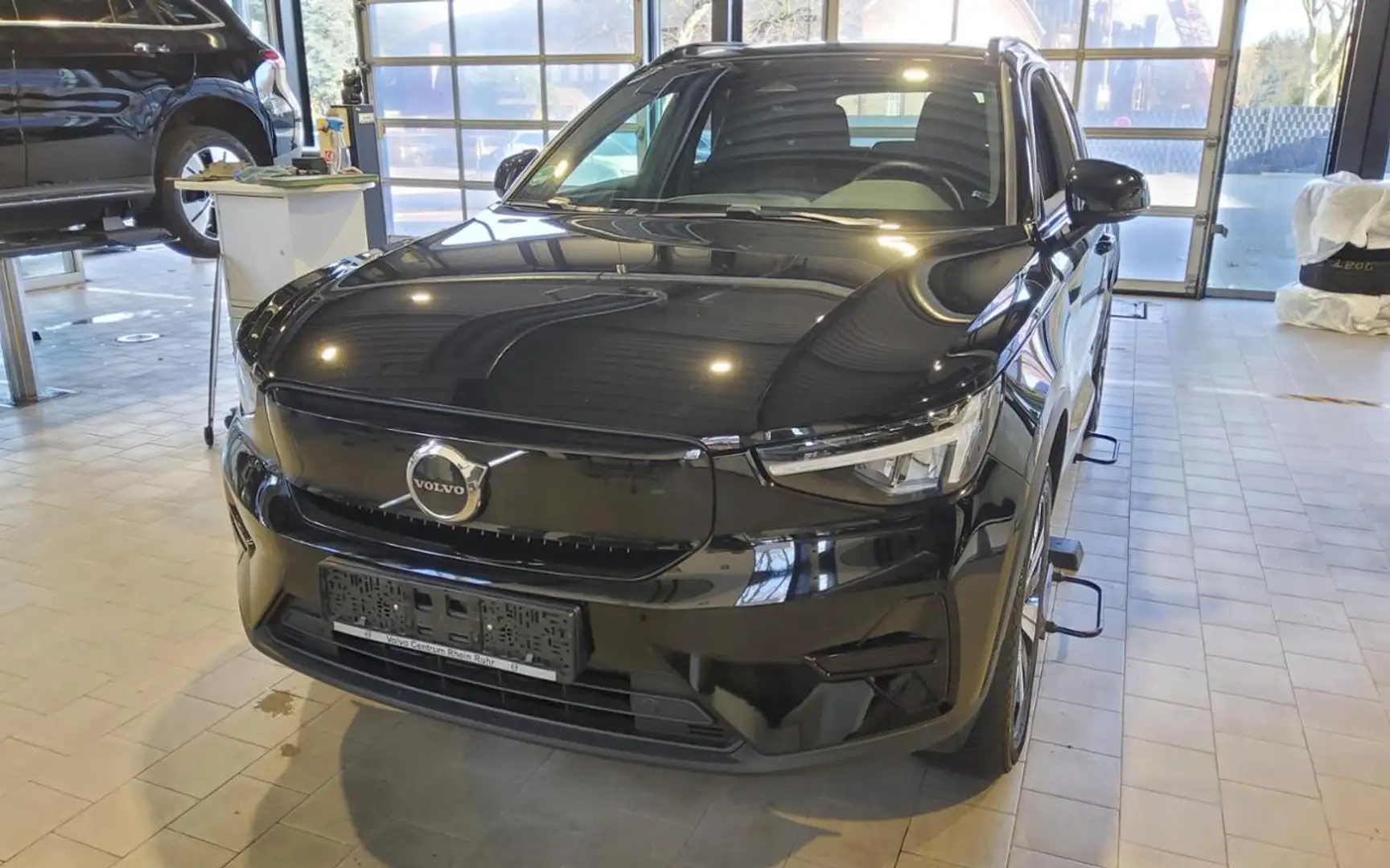 Volvo XC40 PURE ELECTRIC CORE STANDHZ+KAMERA+LM19+NAVI Grau - 2