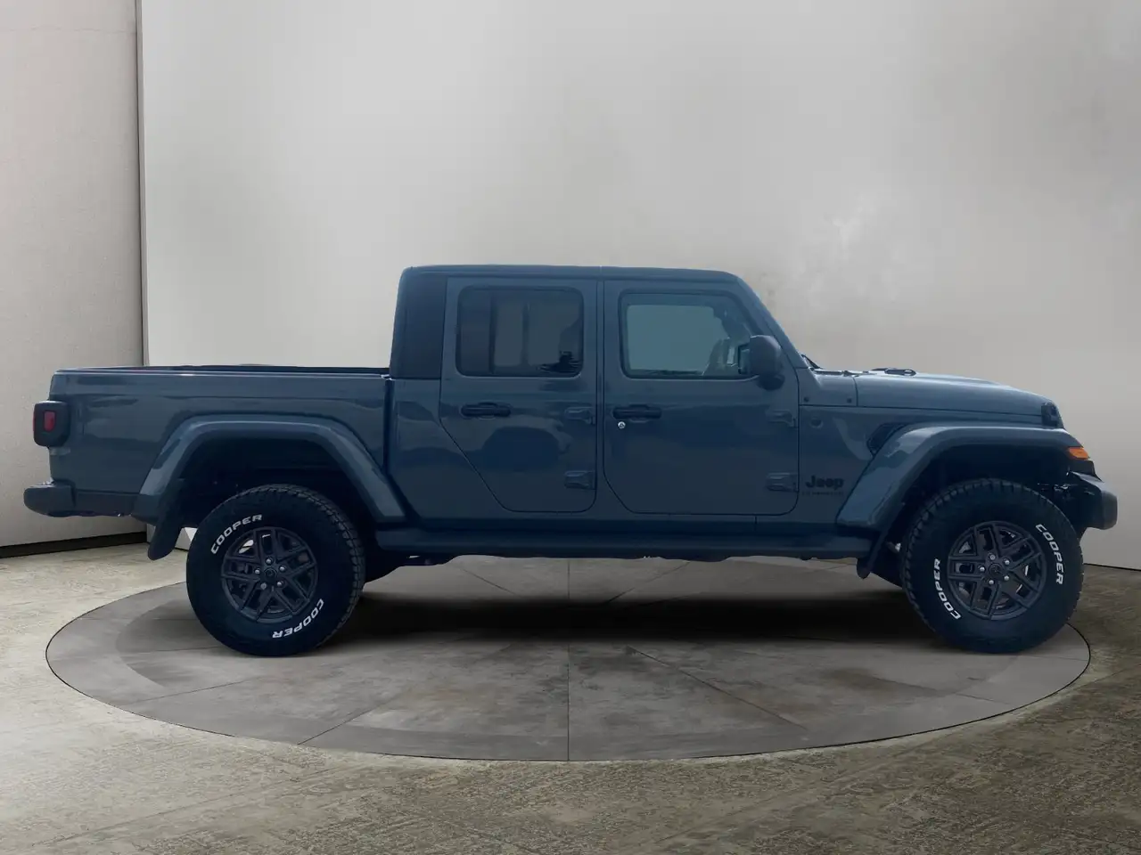 Jeep Gladiator снимка Jeep Gladiator