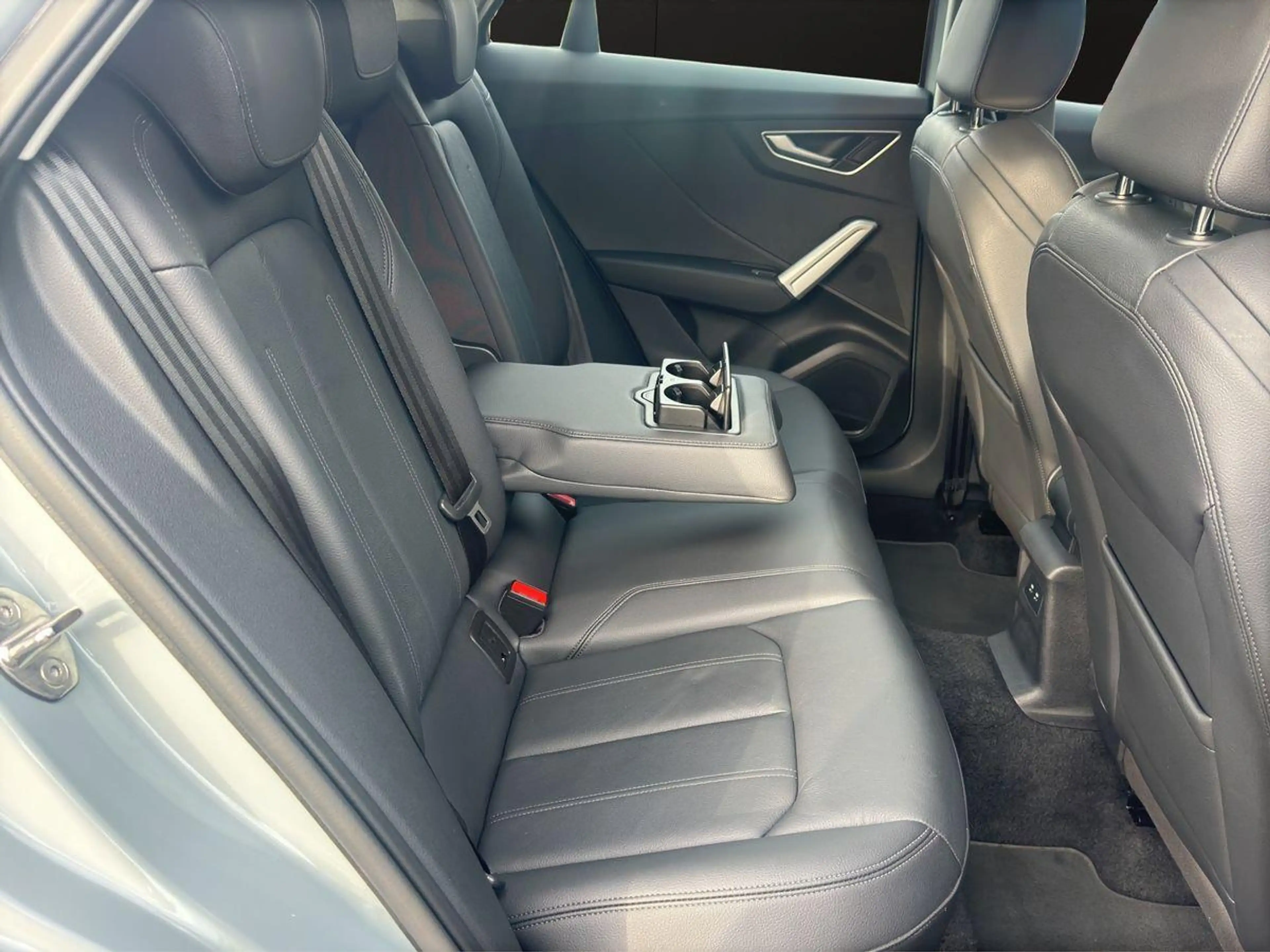 Audi Q2 2.0 TDI advanced S tronic LEDER  RFK AHK NAVI LED — photo 13