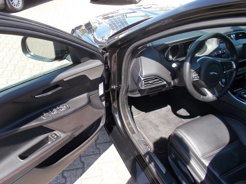 Jaguar XE 2.0 Prestige, Leder, Navi, Kamera, zus. WR — photo 15