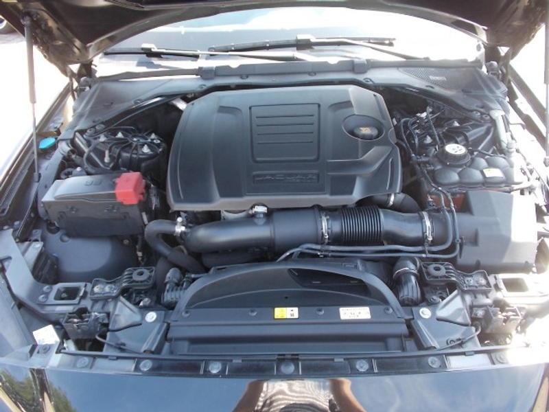 Jaguar XE 2.0 Prestige, Leder, Navi, Kamera, zus. WR — photo 11