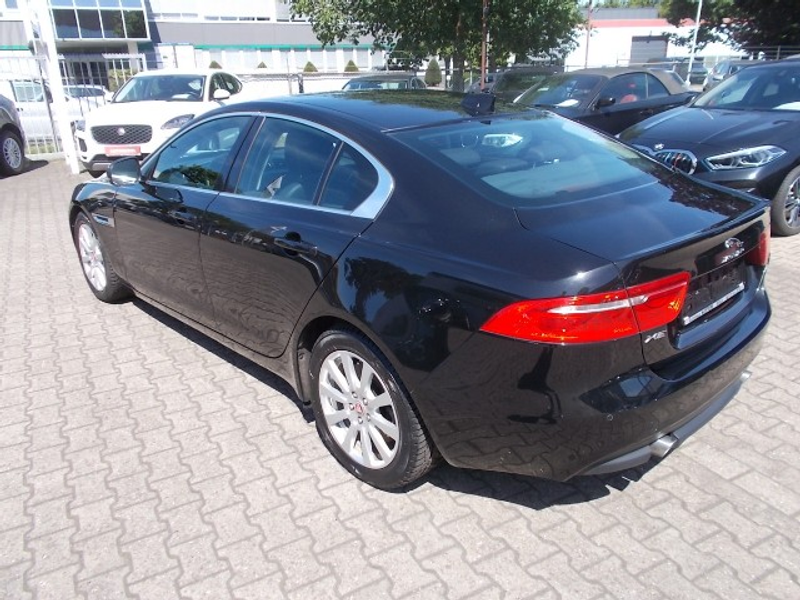 Jaguar XE 2.0 Prestige, Leder, Navi, Kamera, zus. WR — photo 7