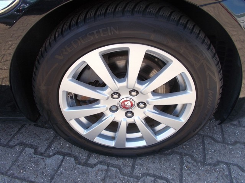 Jaguar XE 2.0 Prestige, Leder, Navi, Kamera, zus. WR — photo 9