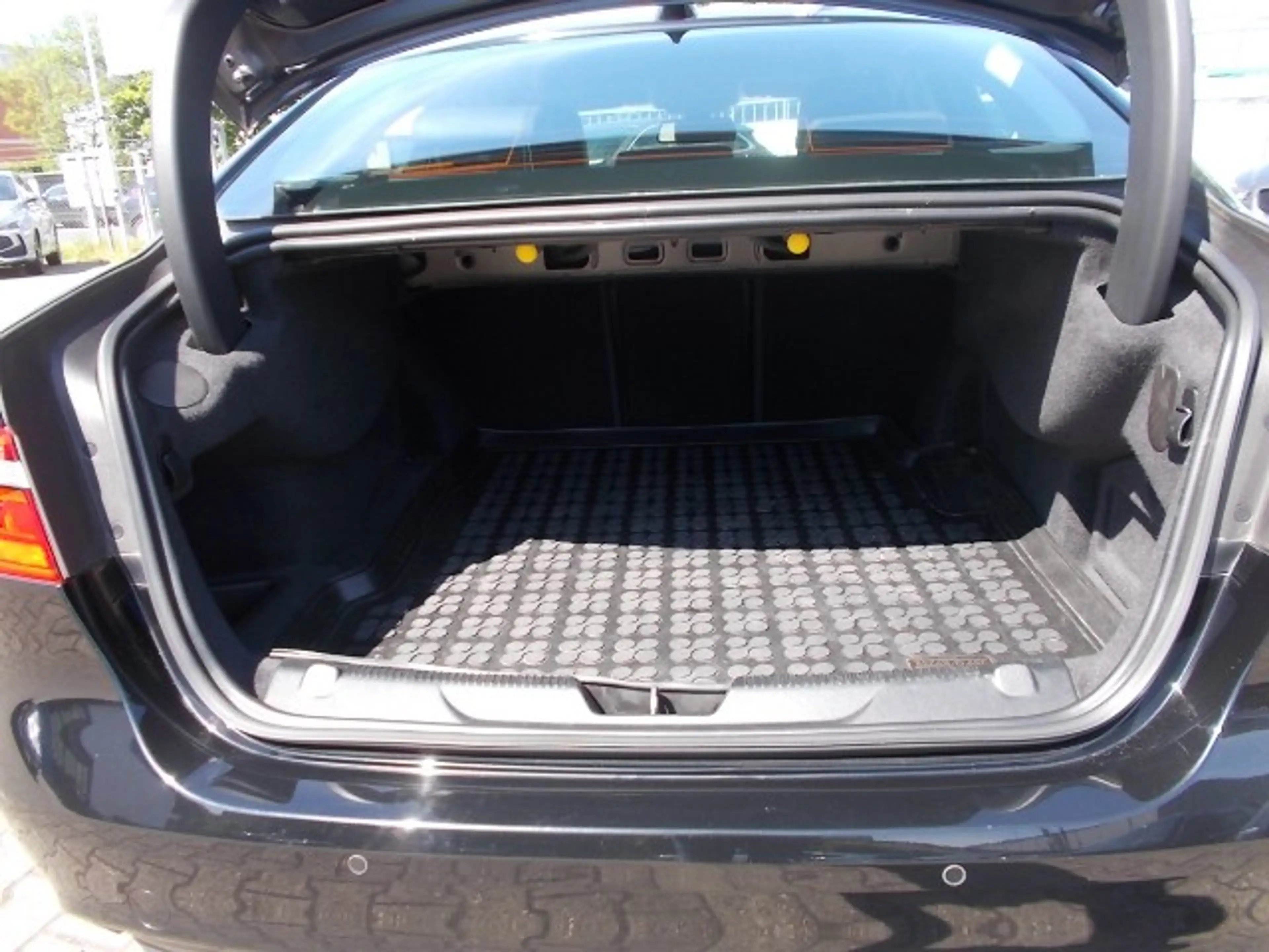 Jaguar XE 2.0 Prestige, Leder, Navi, Kamera, zus. WR — photo 13