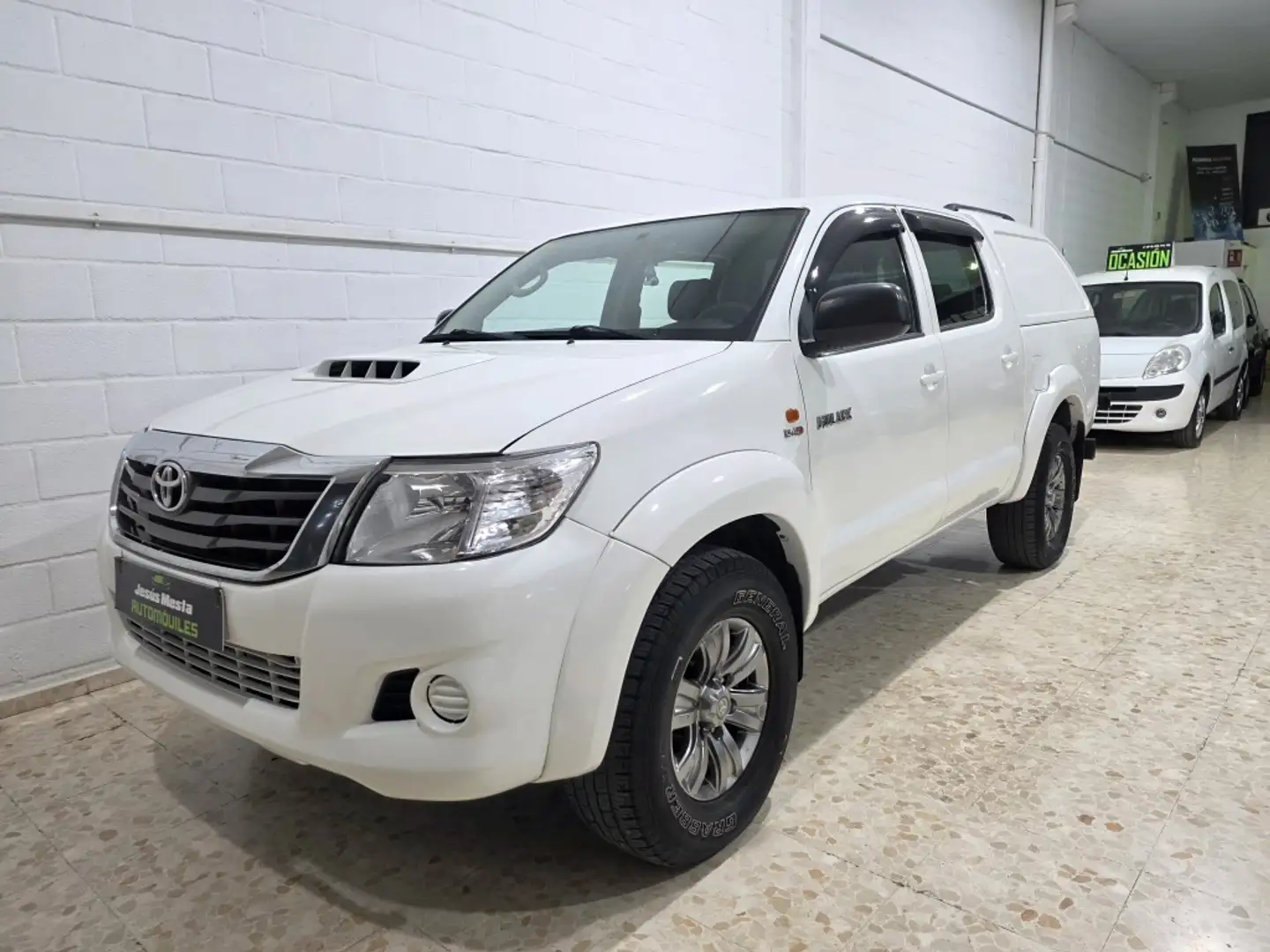 Toyota Hilux 2.5D-4D Cabina Doble VX 4x4 Blanco - 1