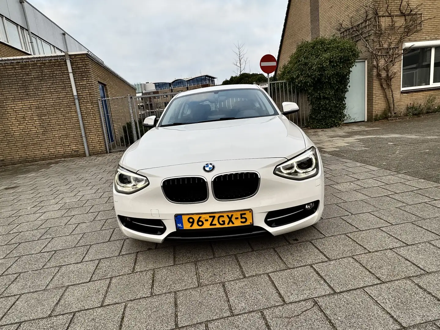 BMW 114 i upgrad edition Білий - 1