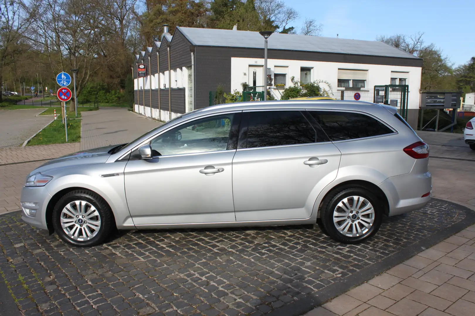 Ford Mondeo Turnier 2.0 TDCi Titanium/Alu/Leder/189Tkm. Argento - 1