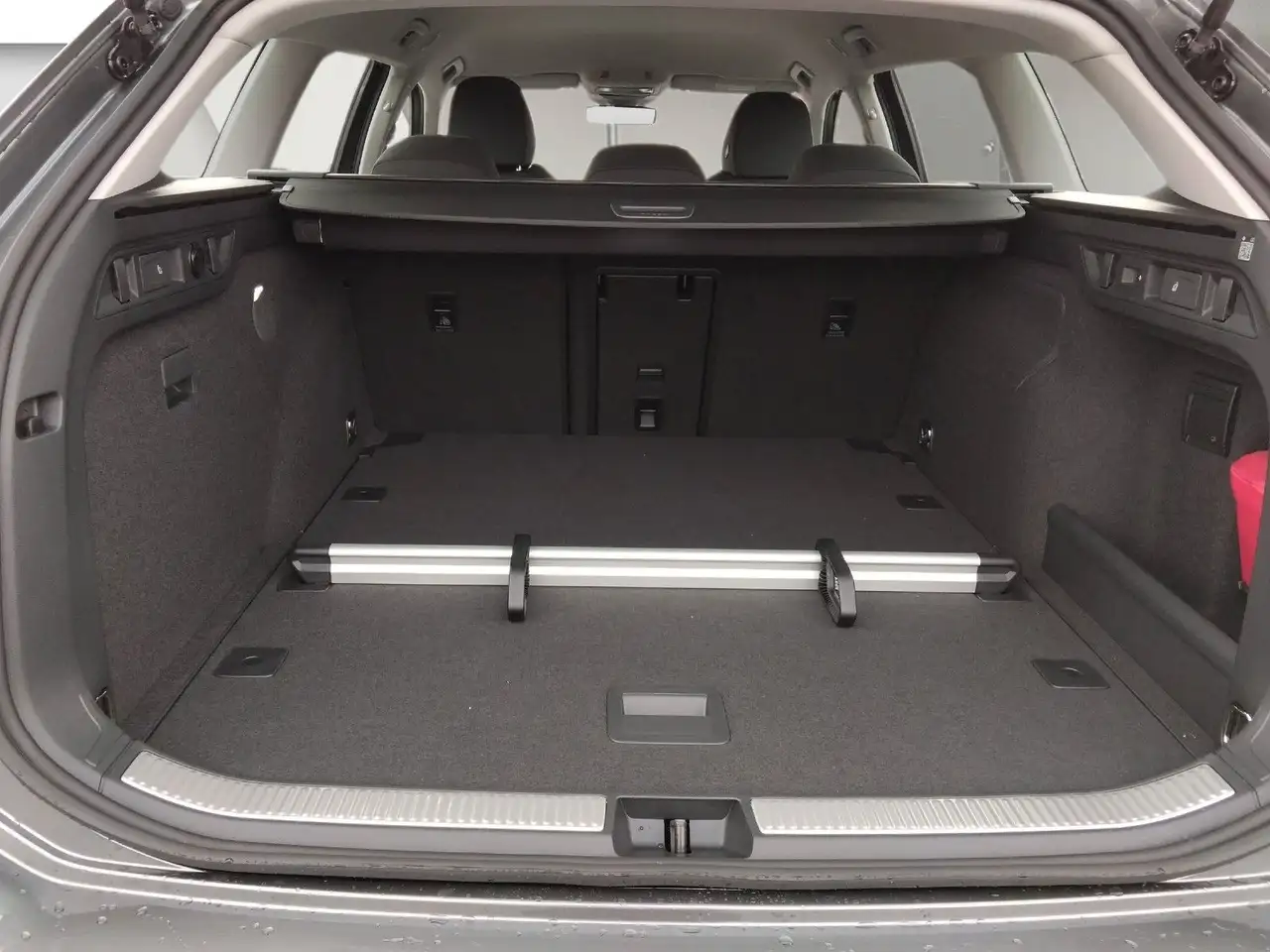 Volkswagen Passat Variant 1.5 TSI AHK LED Side ACC 5J.Gar. 8