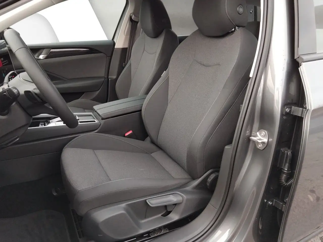 Volkswagen Passat Variant 1.5 TSI AHK LED Side ACC 5J.Gar. 6