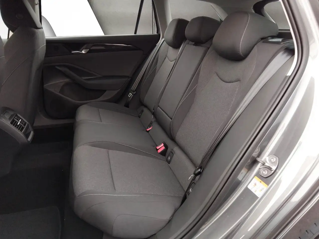 Volkswagen Passat Variant 1.5 TSI AHK LED Side ACC 5J.Gar. 7