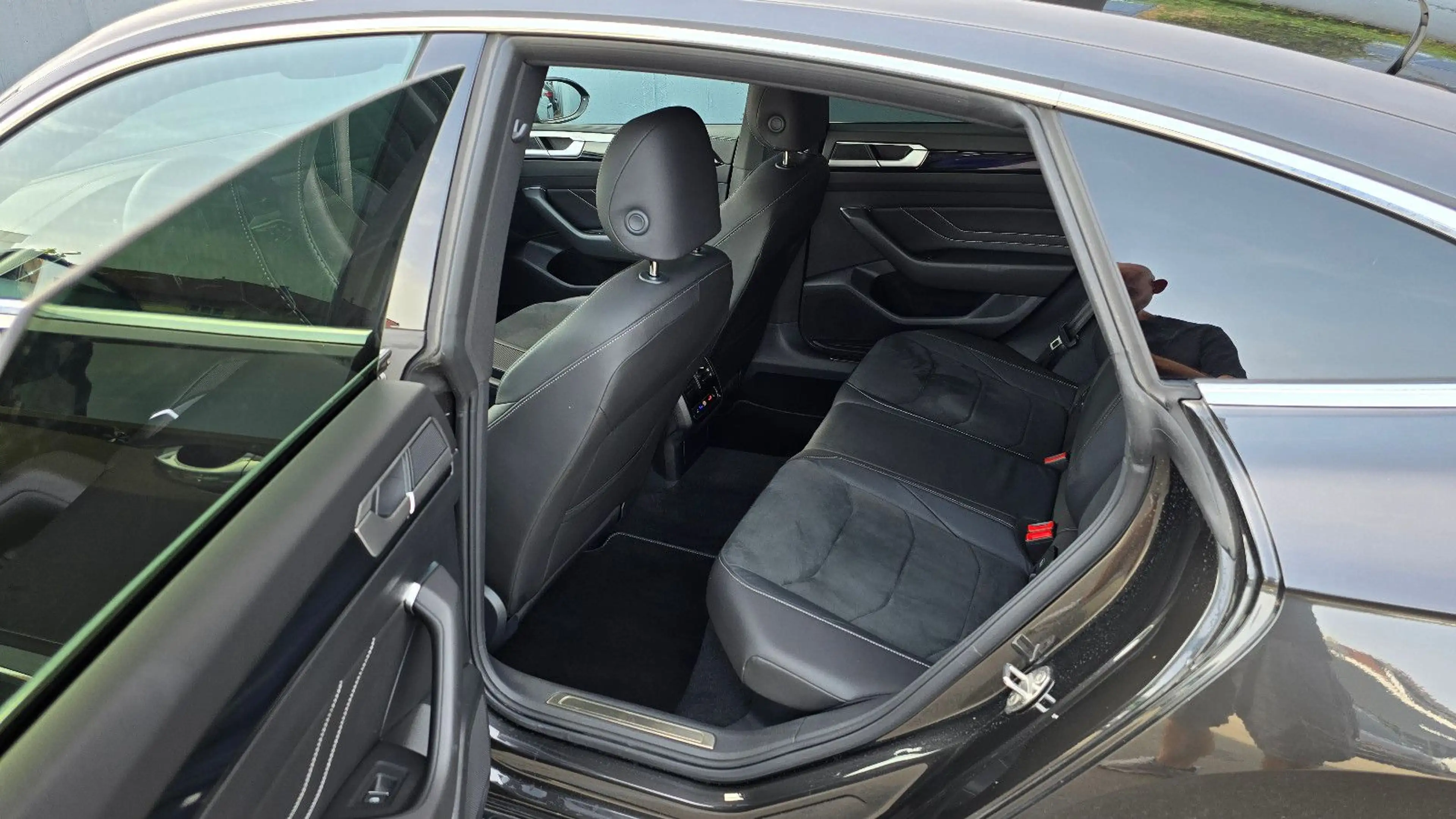 Volkswagen Arteon 2.0 TDI DSG 3 x R-Line Pano/ACC/DCC/AHK — photo 9
