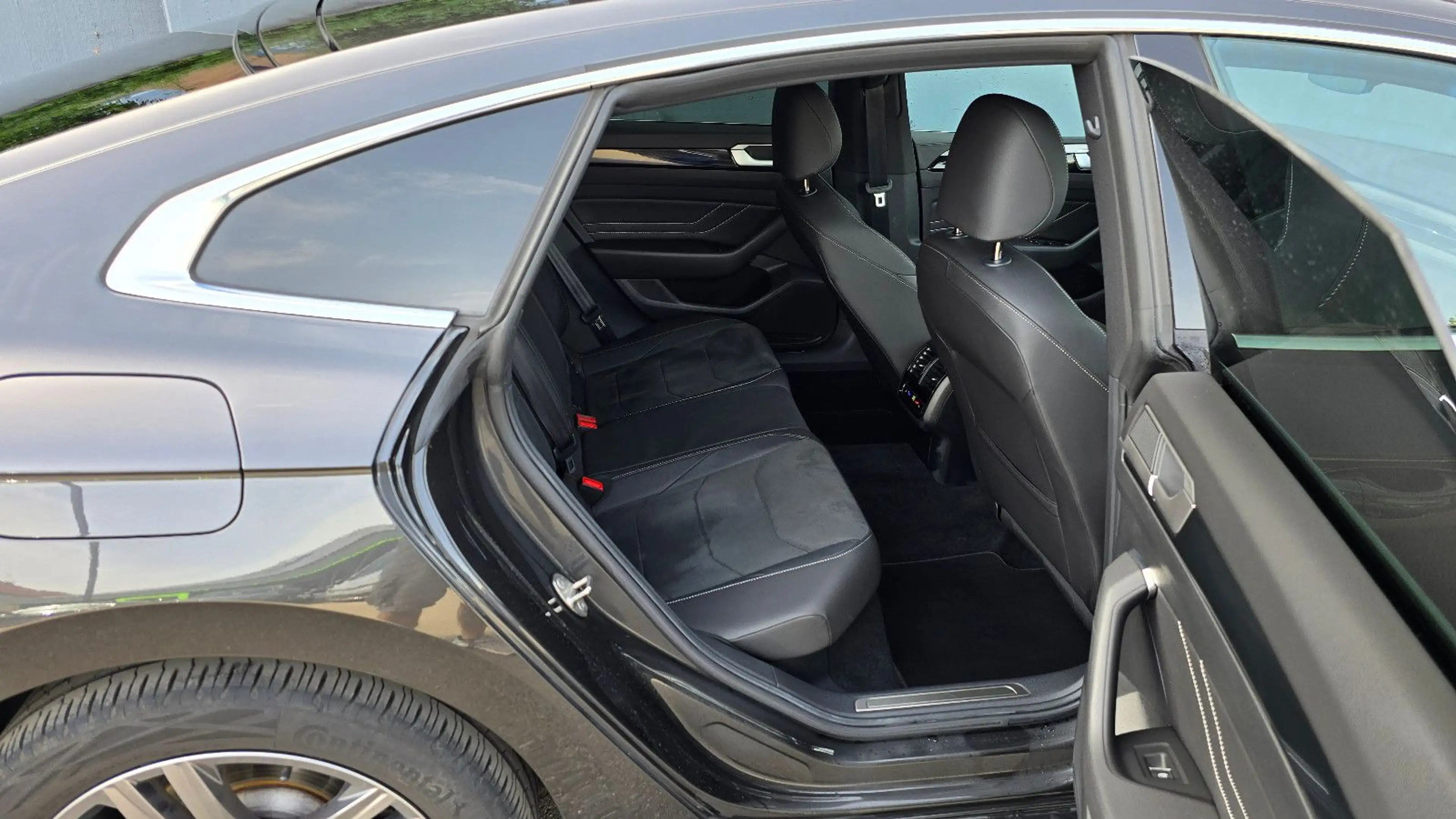 Volkswagen Arteon 2.0 TDI DSG 3 x R-Line Pano/ACC/DCC/AHK — photo 8
