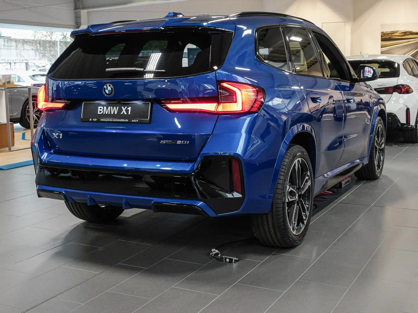 BMW X1 sDrive20i M-SportpaketPro Innovationspaket Head-up Bleu - 2