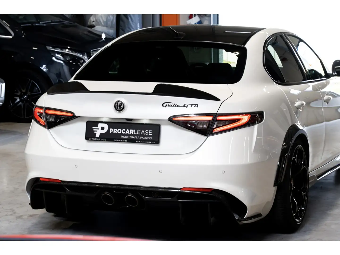 Alfa Romeo Giulia Quadrifoglio GTA 2.9 V6 AT /5 SEATS /VOLL CARBON/ Bianco - 2