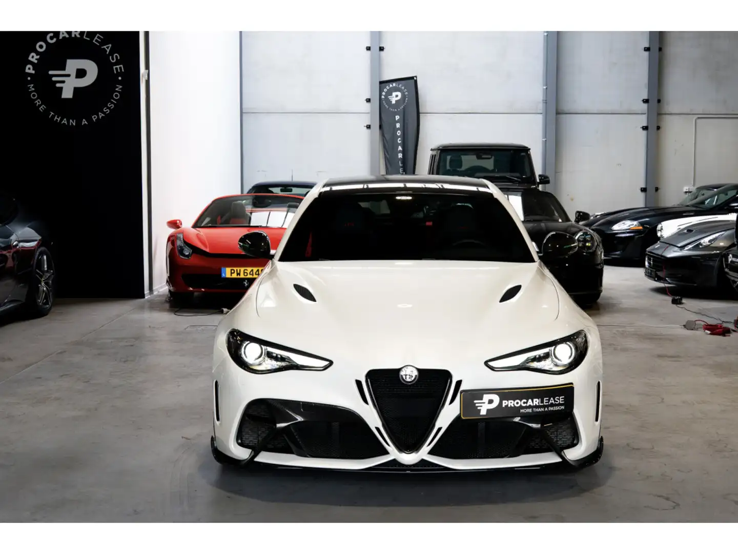 Alfa Romeo Giulia Quadrifoglio GTA 2.9 V6 AT /5 SEATS /VOLL CARBON/ Bianco - 1