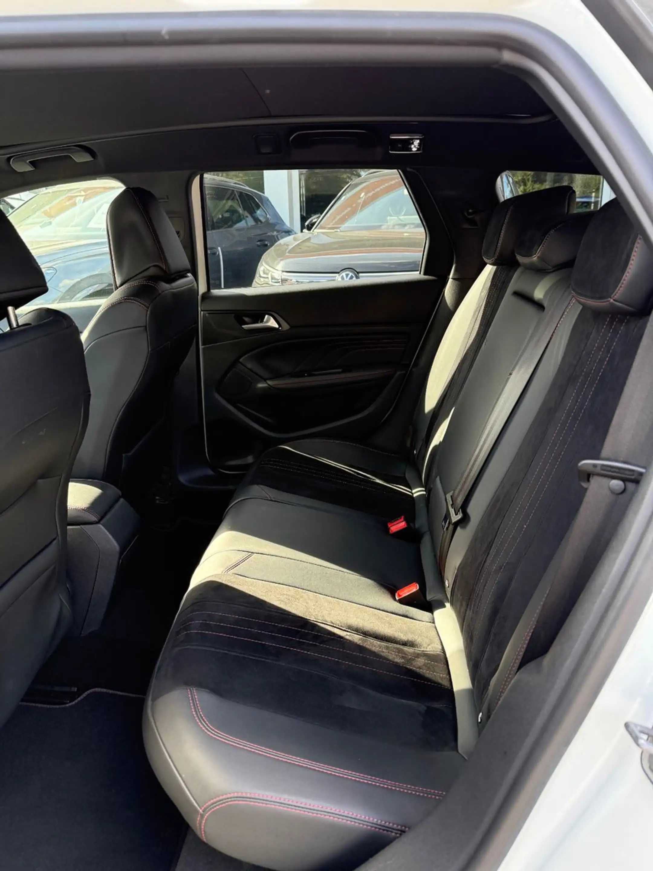 Peugeot 308 SW GT Diesel Pano Navi Kamera SHZ Alcantara — photo 9