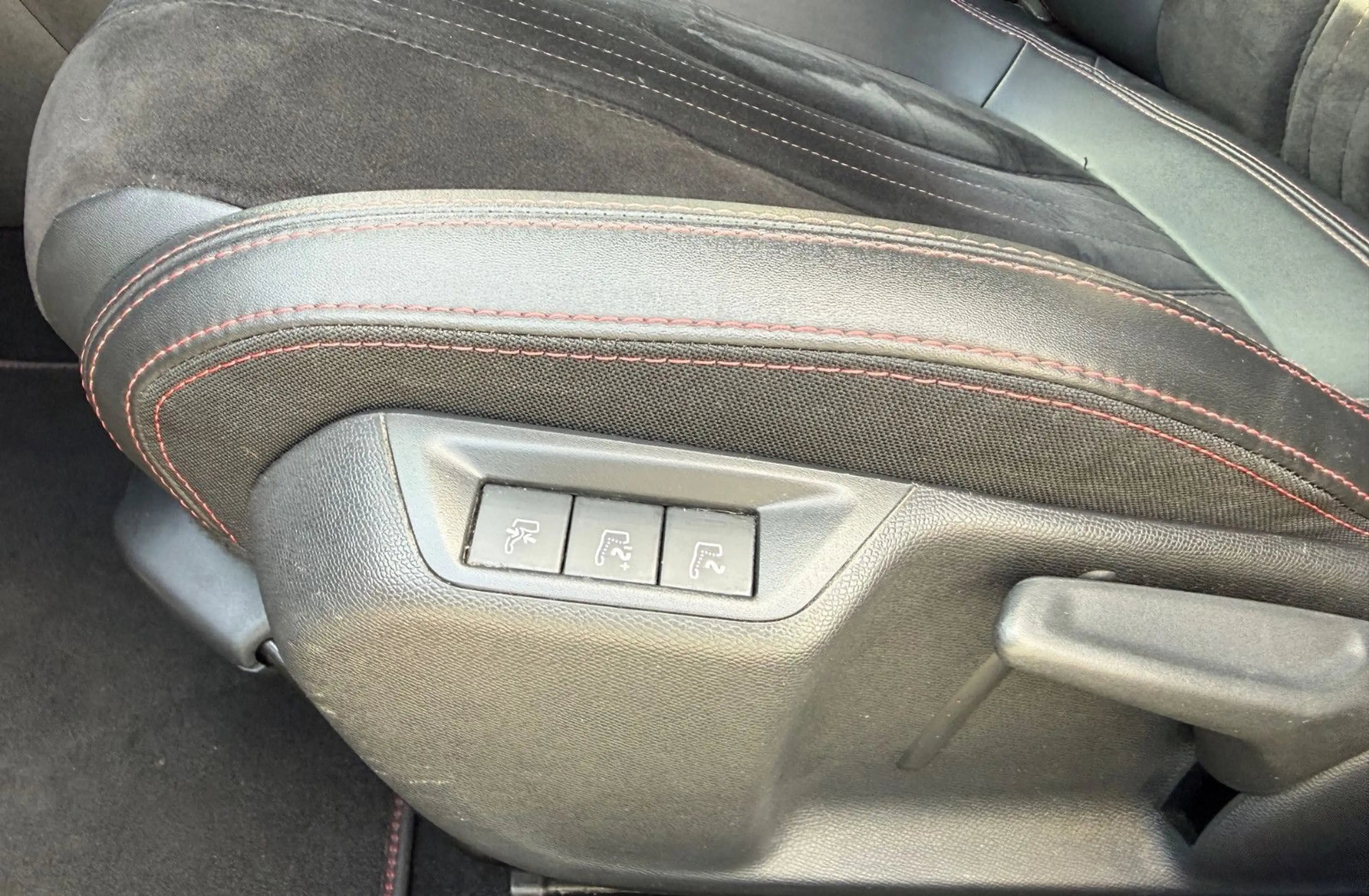 Peugeot 308 SW GT Diesel Pano Navi Kamera SHZ Alcantara — photo 11