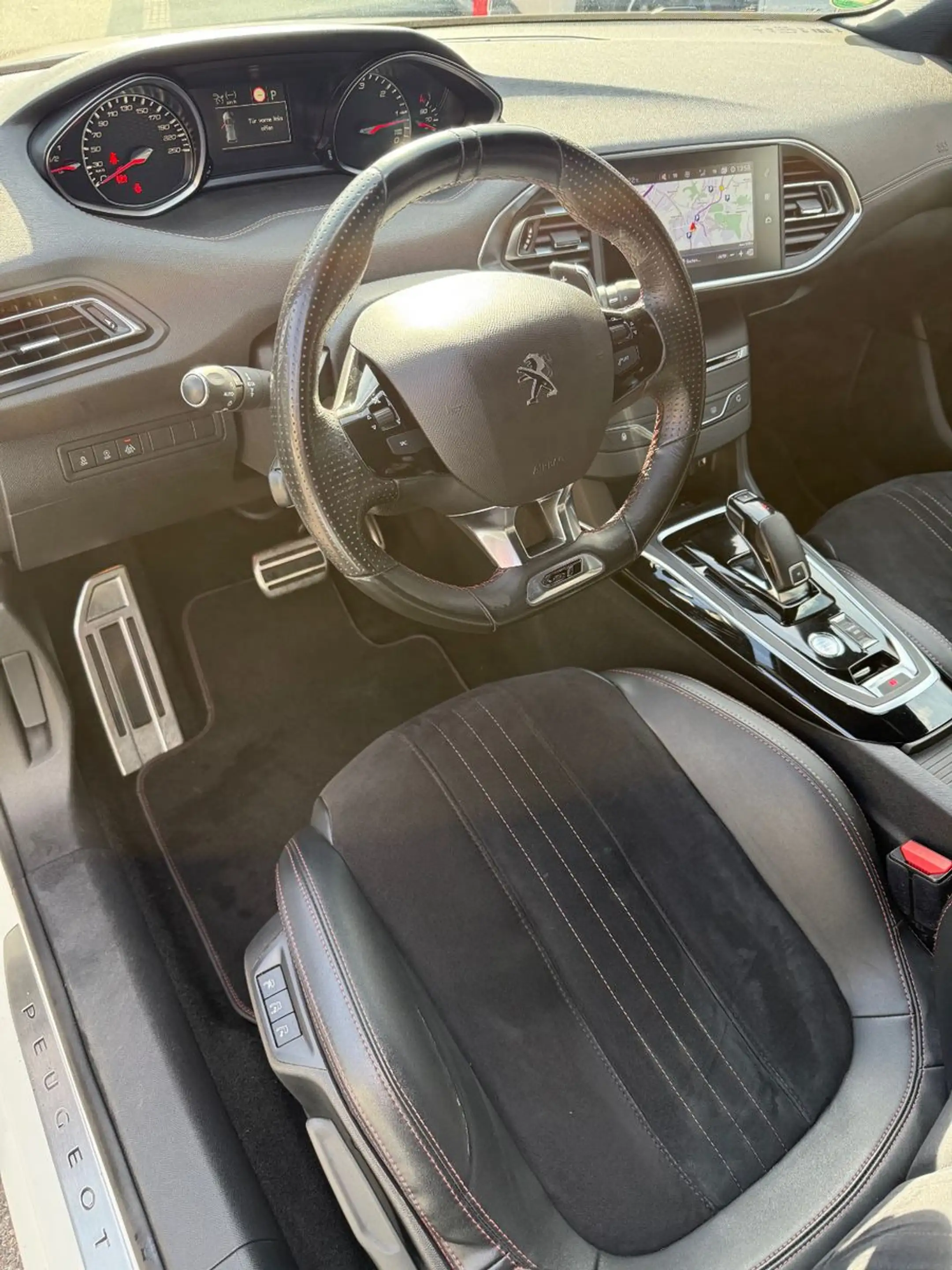 Peugeot 308 SW GT Diesel Pano Navi Kamera SHZ Alcantara — photo 12
