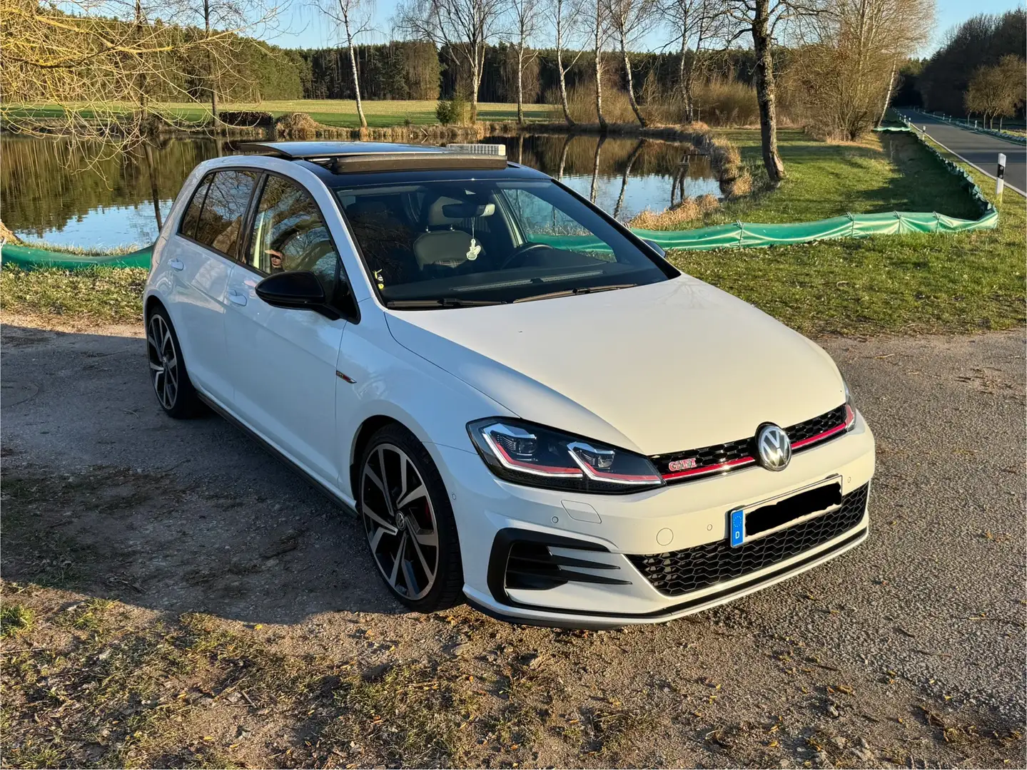 Volkswagen Golf GTI DSG Performance - 1