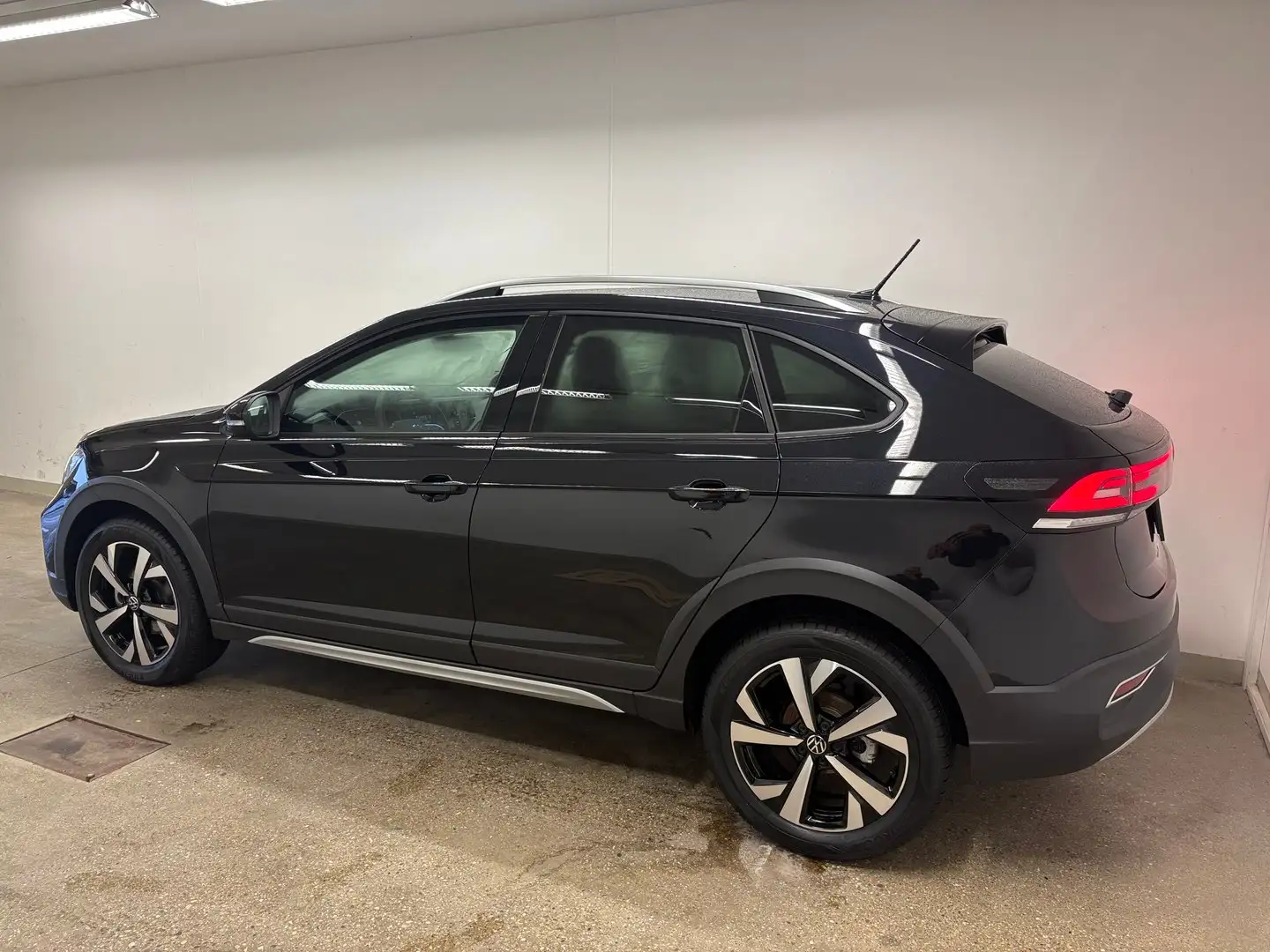 Volkswagen Taigo Style TSI Schwarz - 2