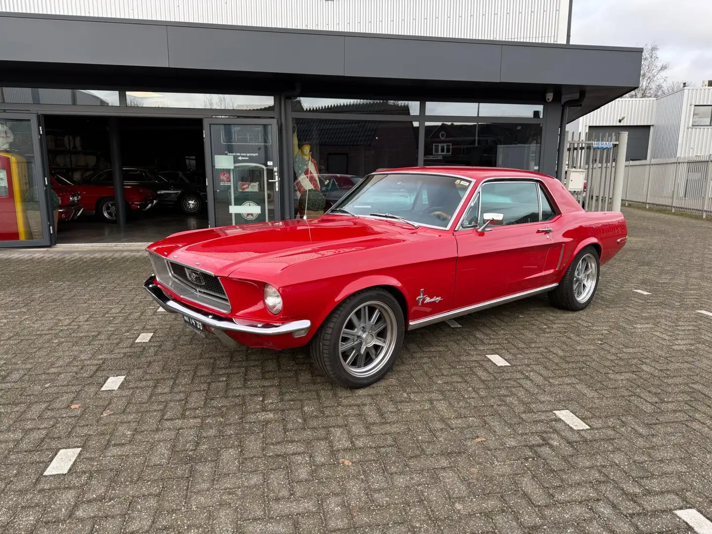 Ford Mustang USA Coupe Rojo - 2