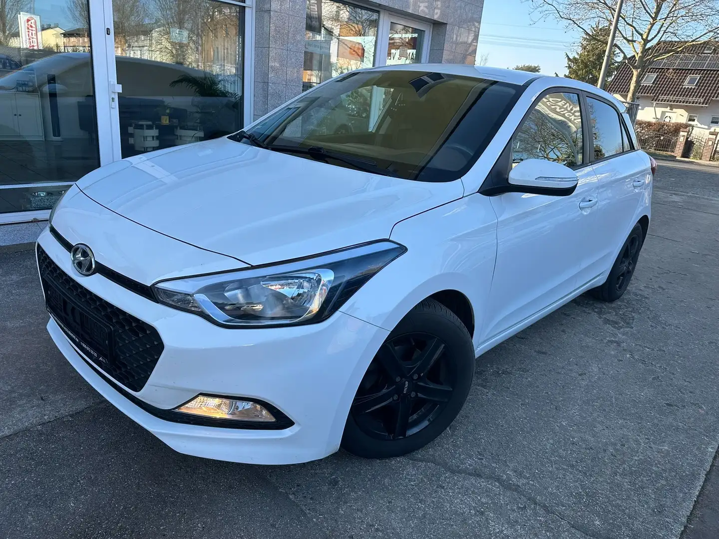 Hyundai i20 i20 1.4 Automatik Style Blanc - 2