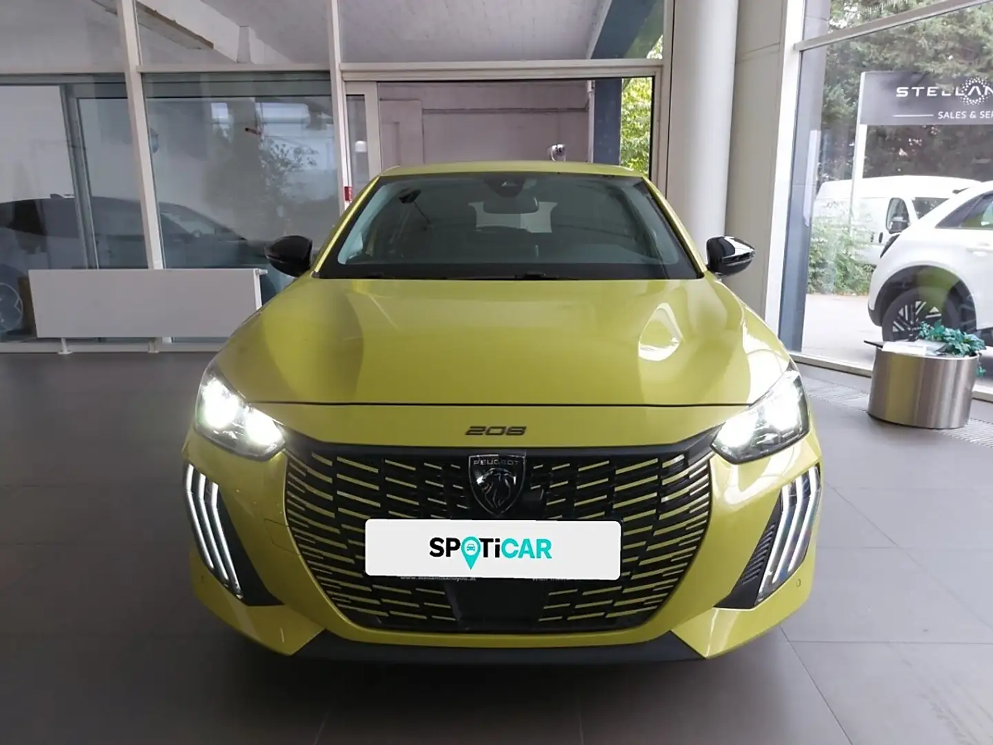 Peugeot 208 Hybrid 110 e-DCS6 Allure Gelb - 2