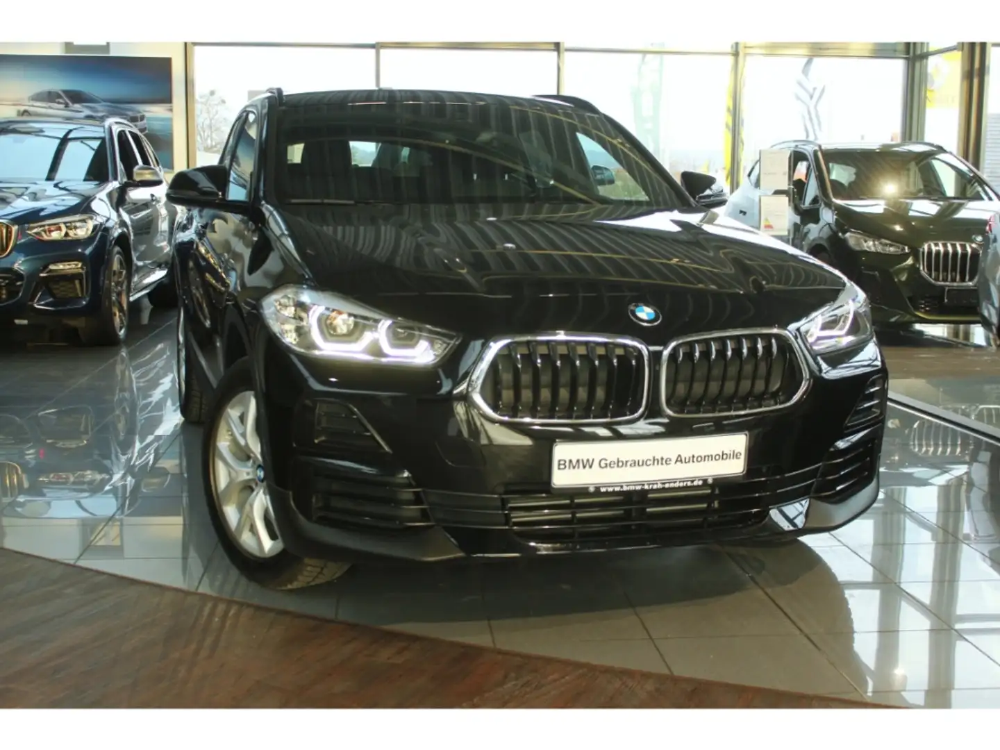 BMW X2 sDrive 20 i Advantage Plus+AHK+RFK Zwart - 2