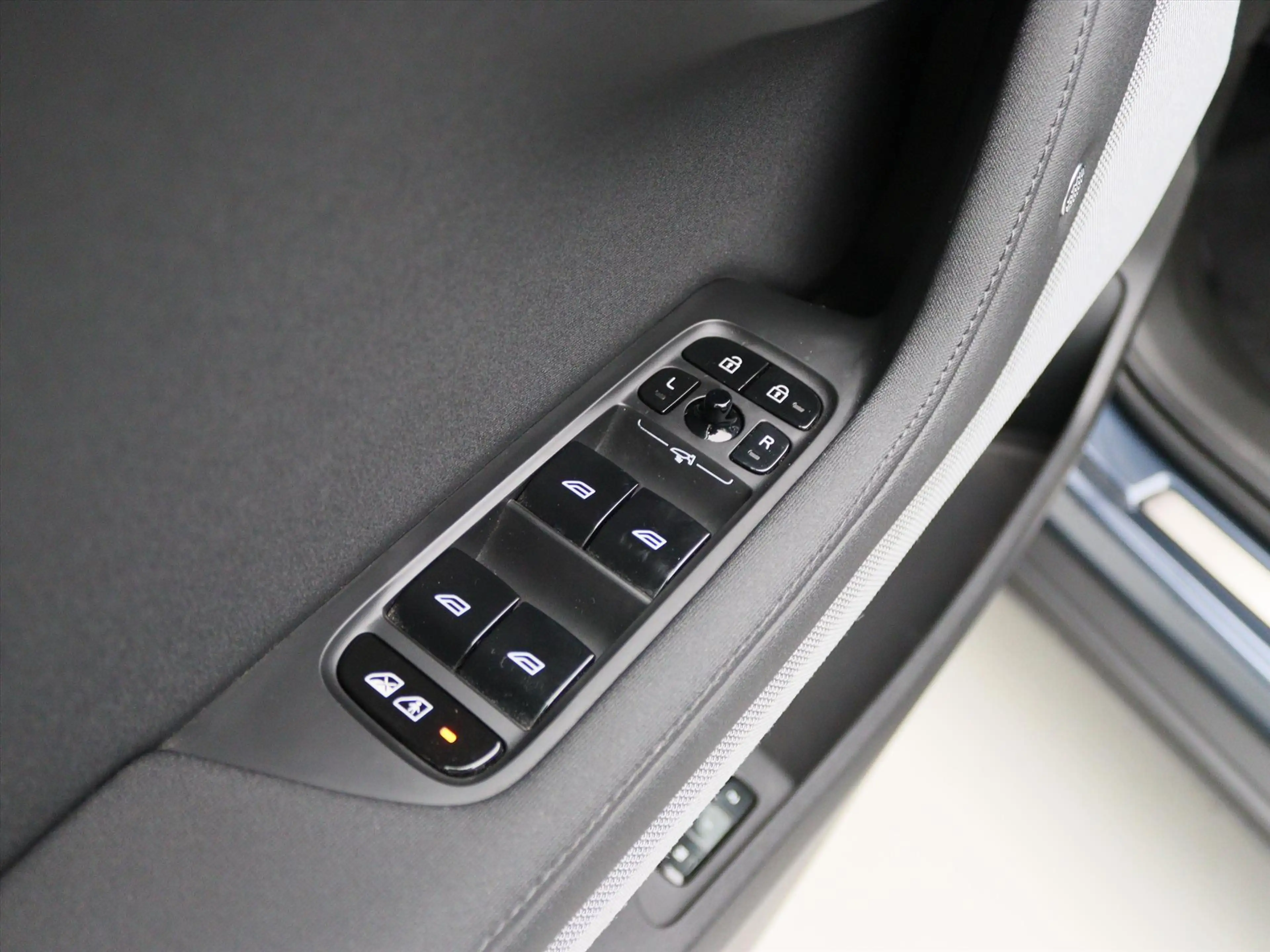 Polestar 2 Long Range Dual Motor 408PK 78kWh [ PLUS+PANO+20IN — photo 40