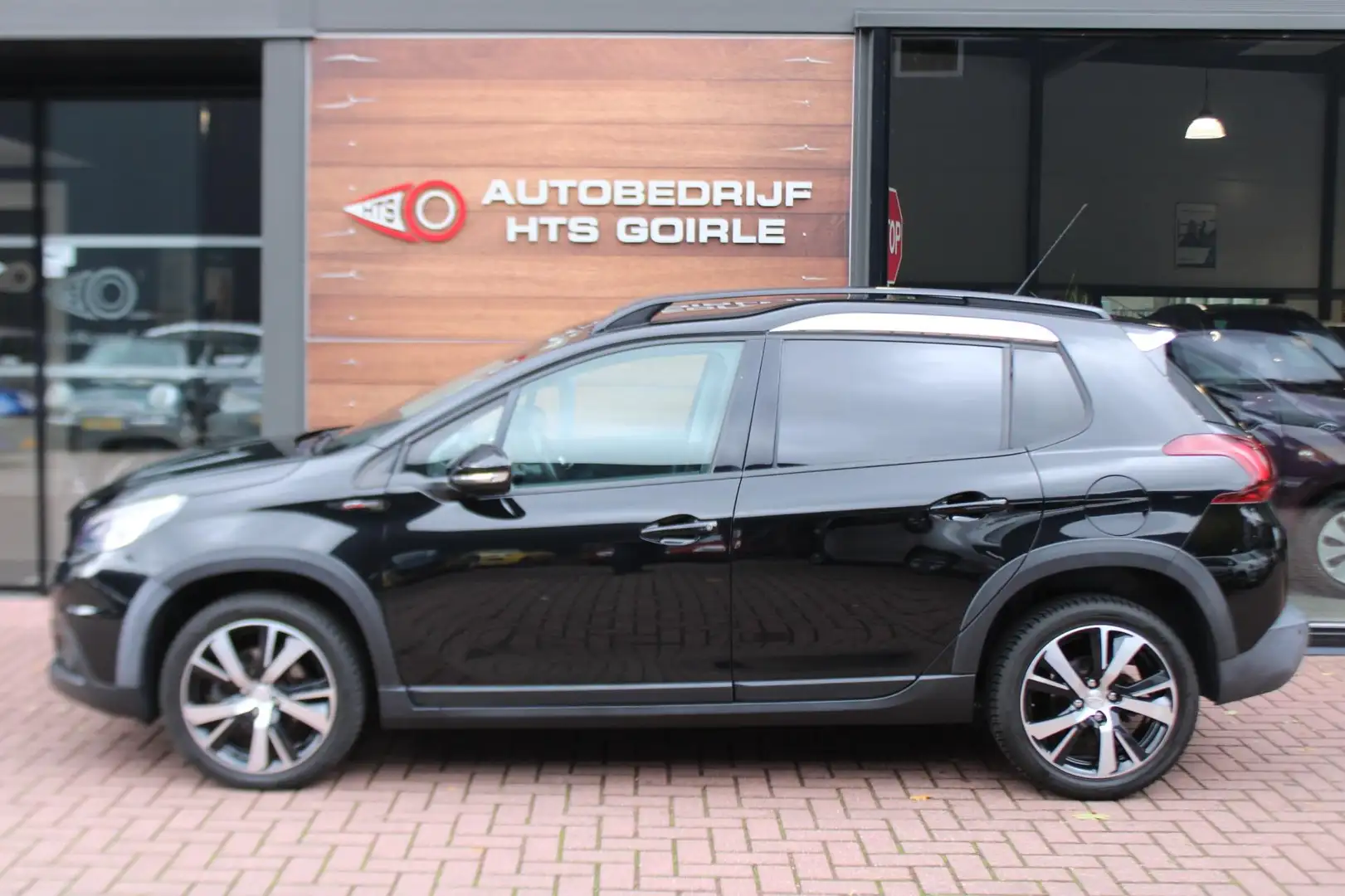 Peugeot 2008 1.2 Allure GT Line Schwarz - 2