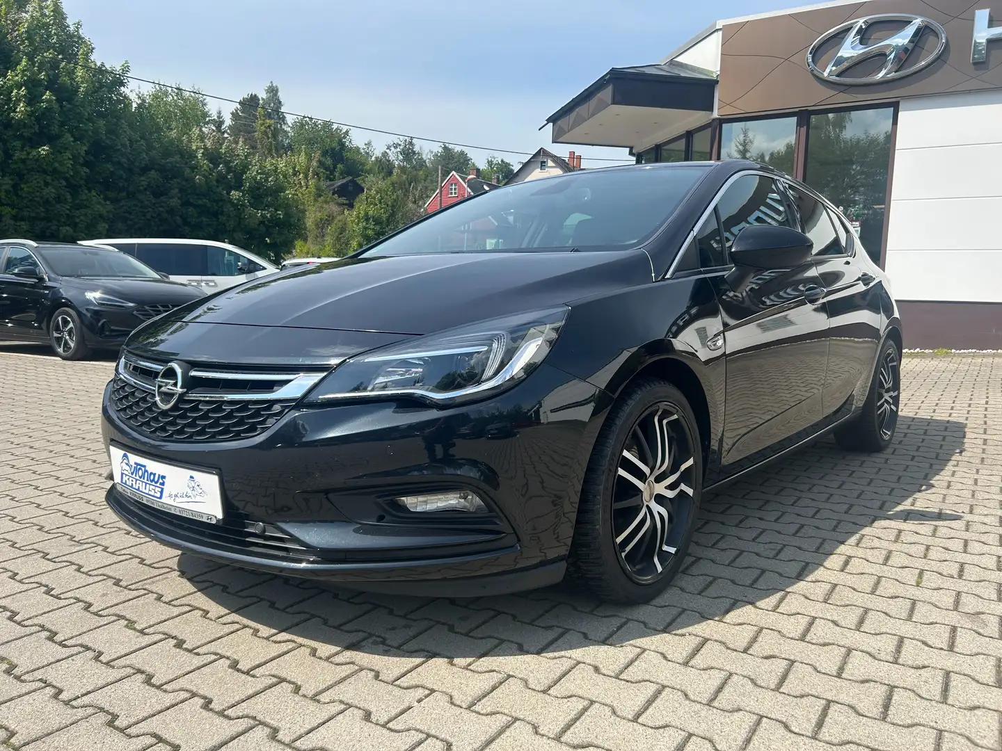 Opel Astra Dynamic Zwart - 1