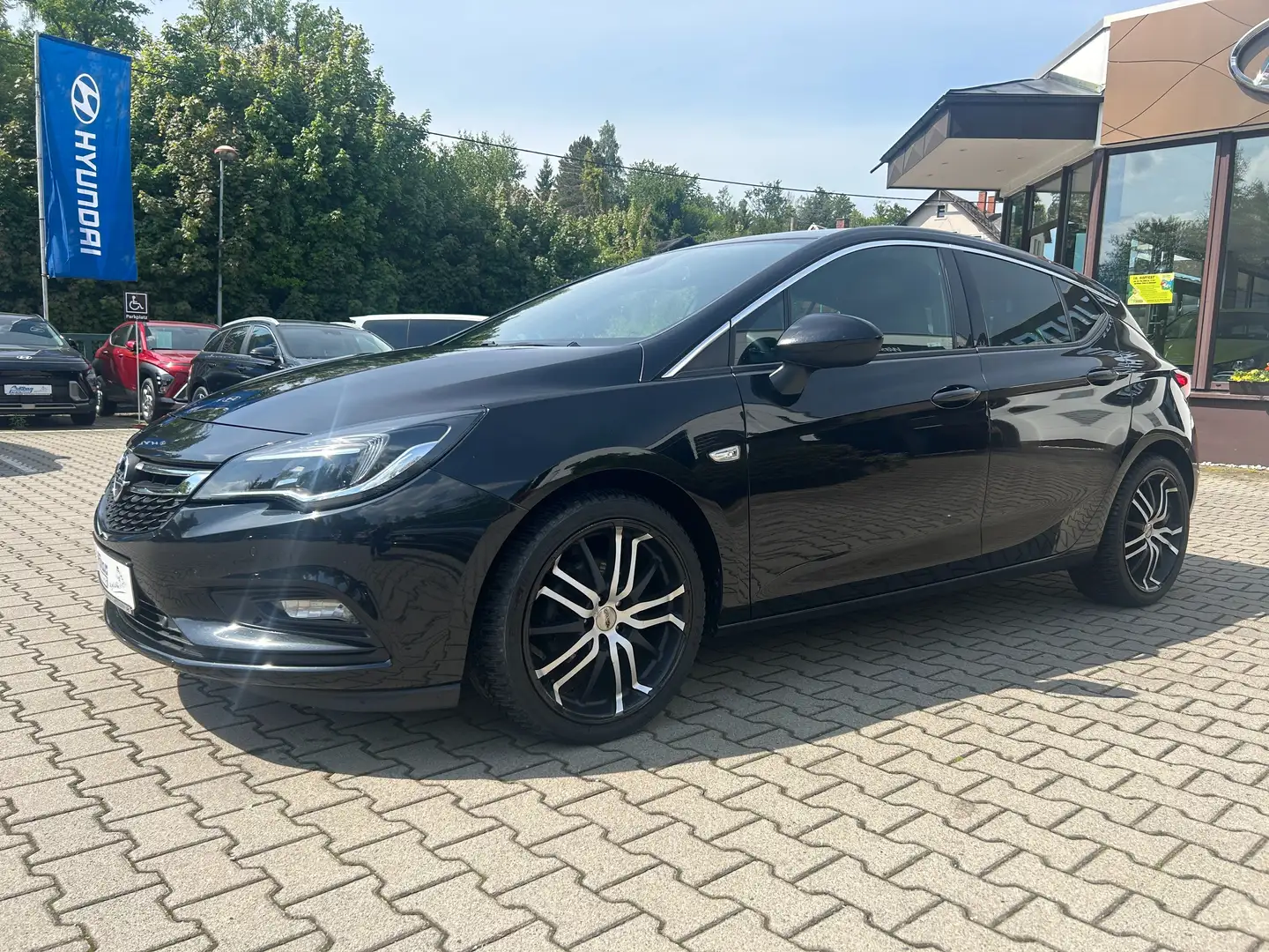 Opel Astra Dynamic Zwart - 2
