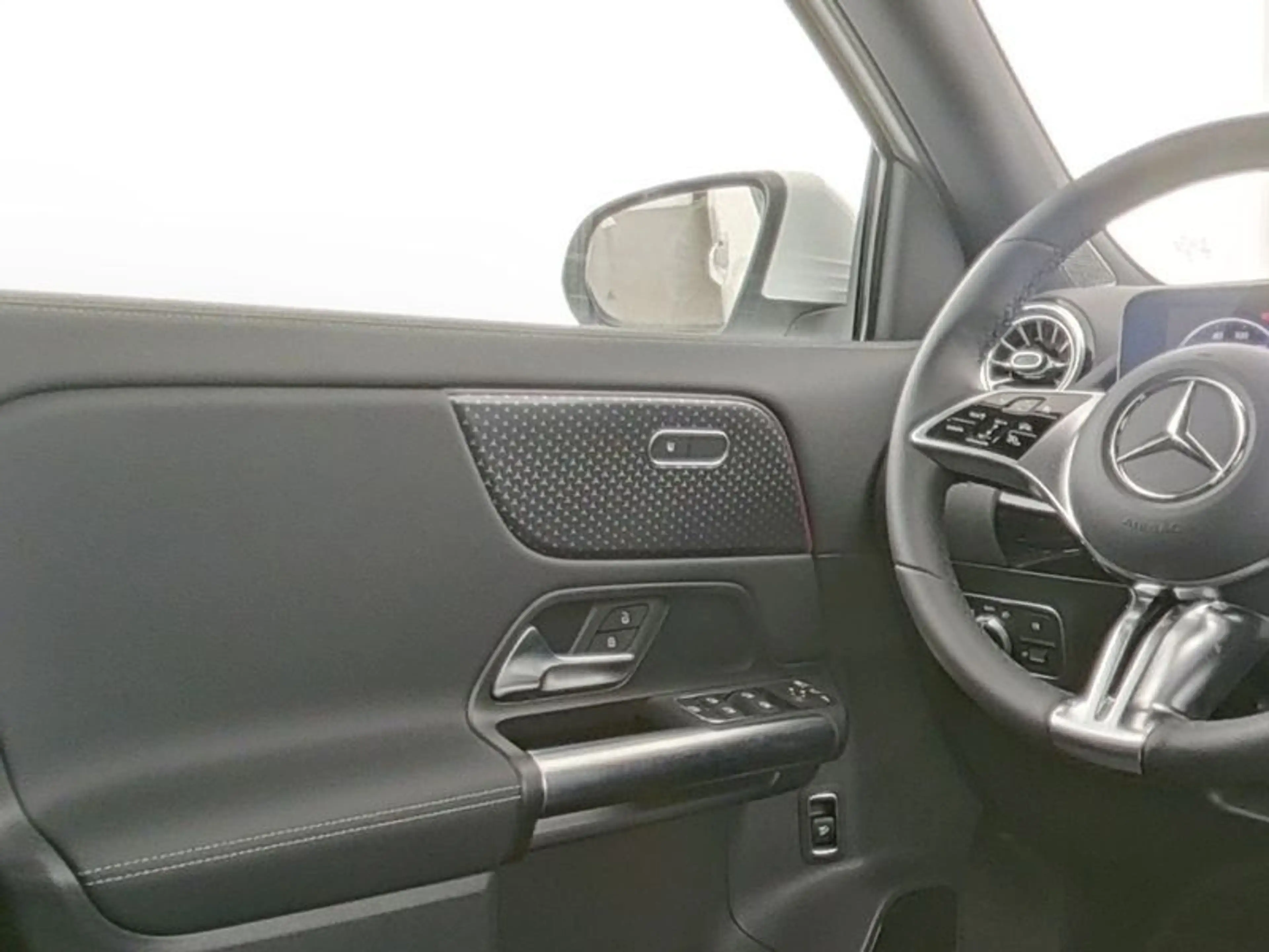 Mercedes-Benz EQA 250+ PROGR-ADVANCED+ FAP SOUND PANO WDGLAS — photo 6
