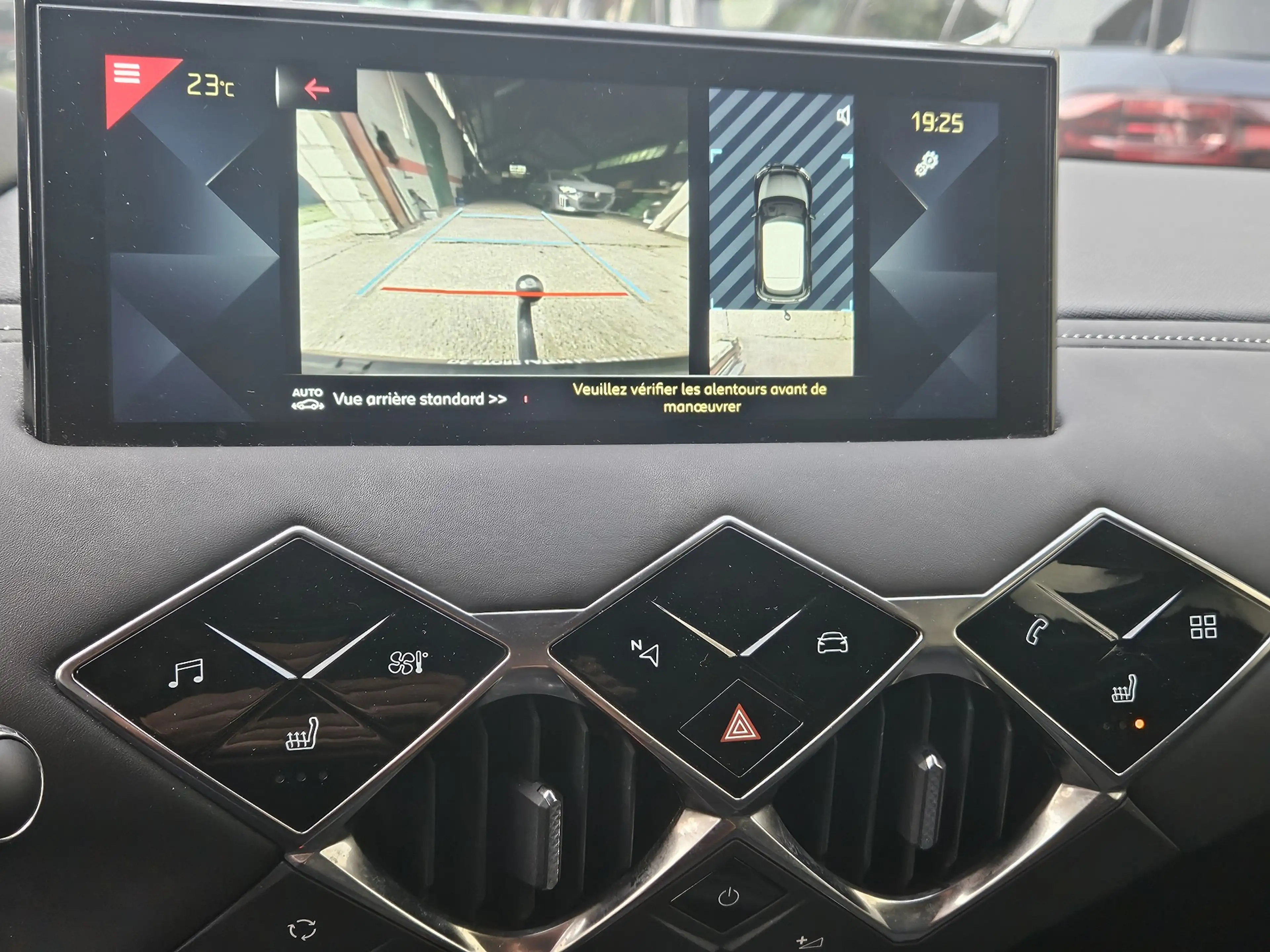 DS Automobiles DS 3 Crossback DS 3 CROSSBACK 1.5 BlueHDi So Chic — photo 8