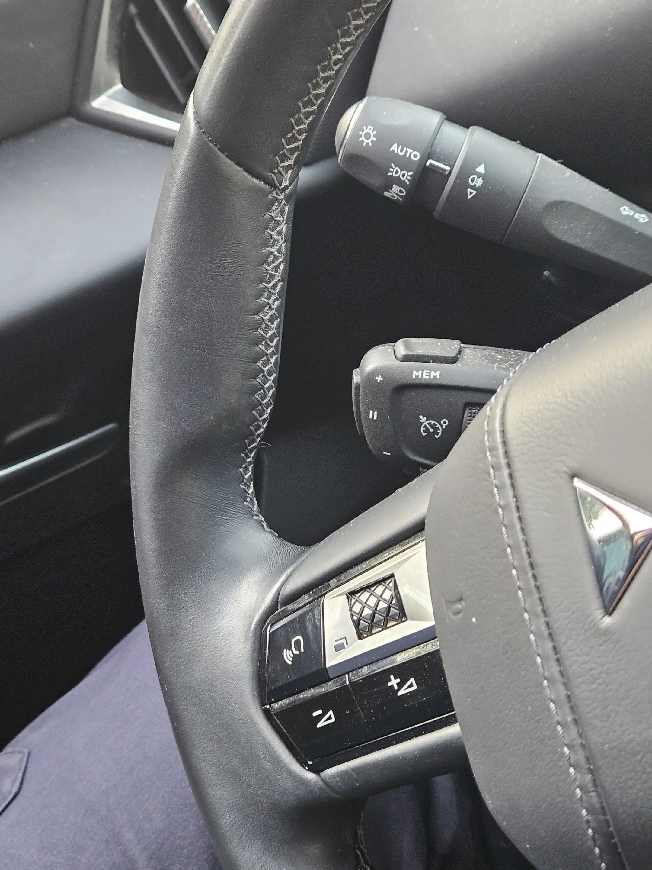 DS Automobiles DS 3 Crossback DS 3 CROSSBACK 1.5 BlueHDi So Chic — photo 6