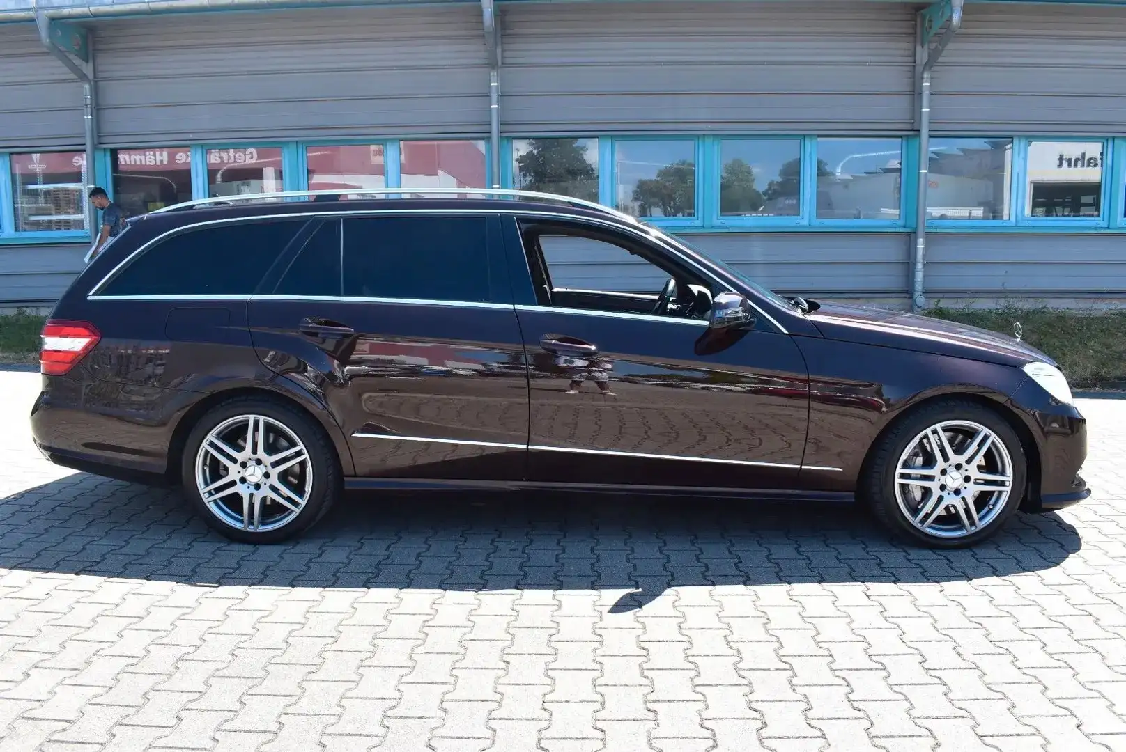 Mercedes-Benz E 500 E 500 T 4Matic BlueEFFICIENCY 7G-TRONIC Avantgarde Hnědá - 1