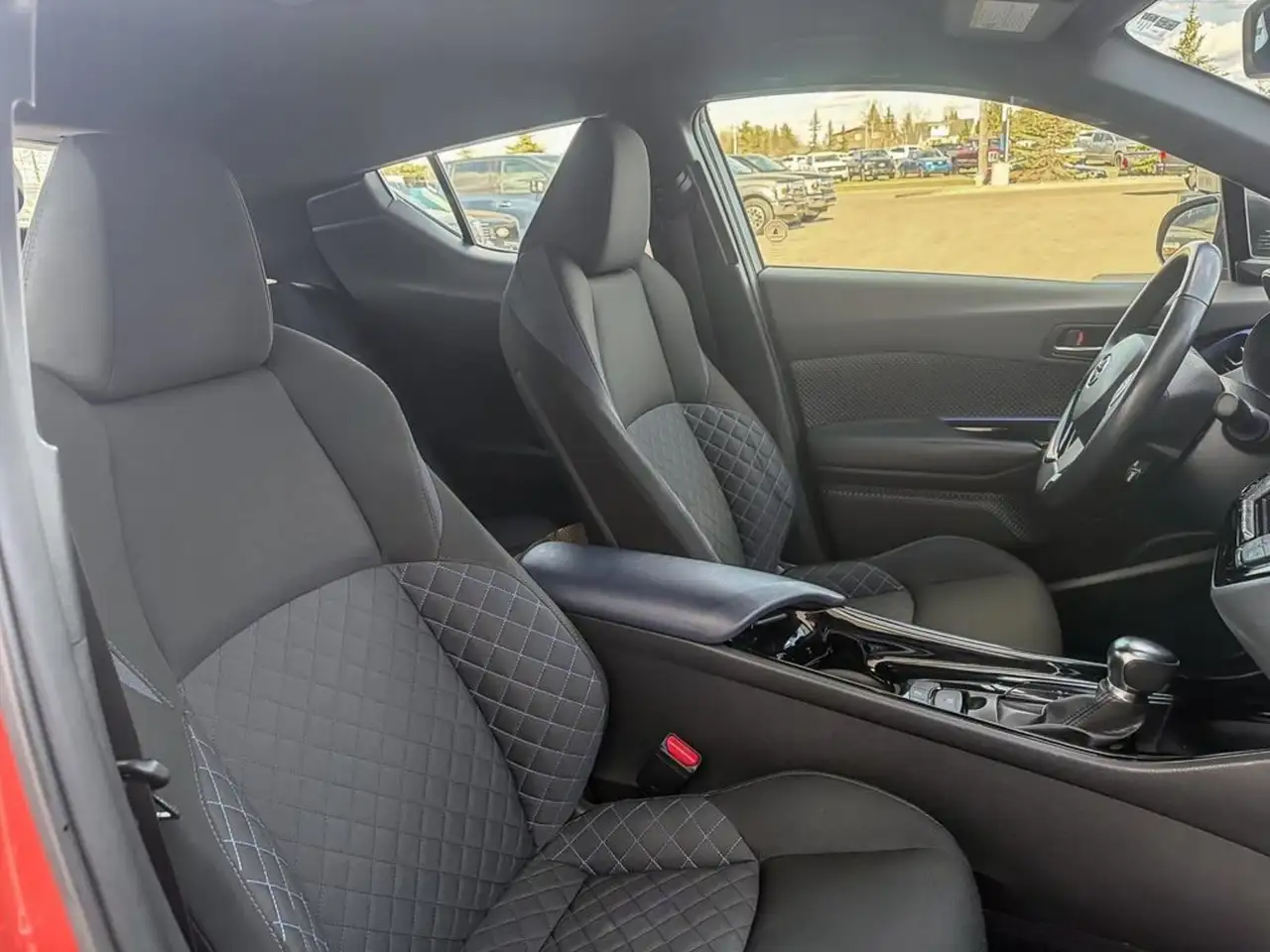 Toyota C-HR снимка Toyota C-HR