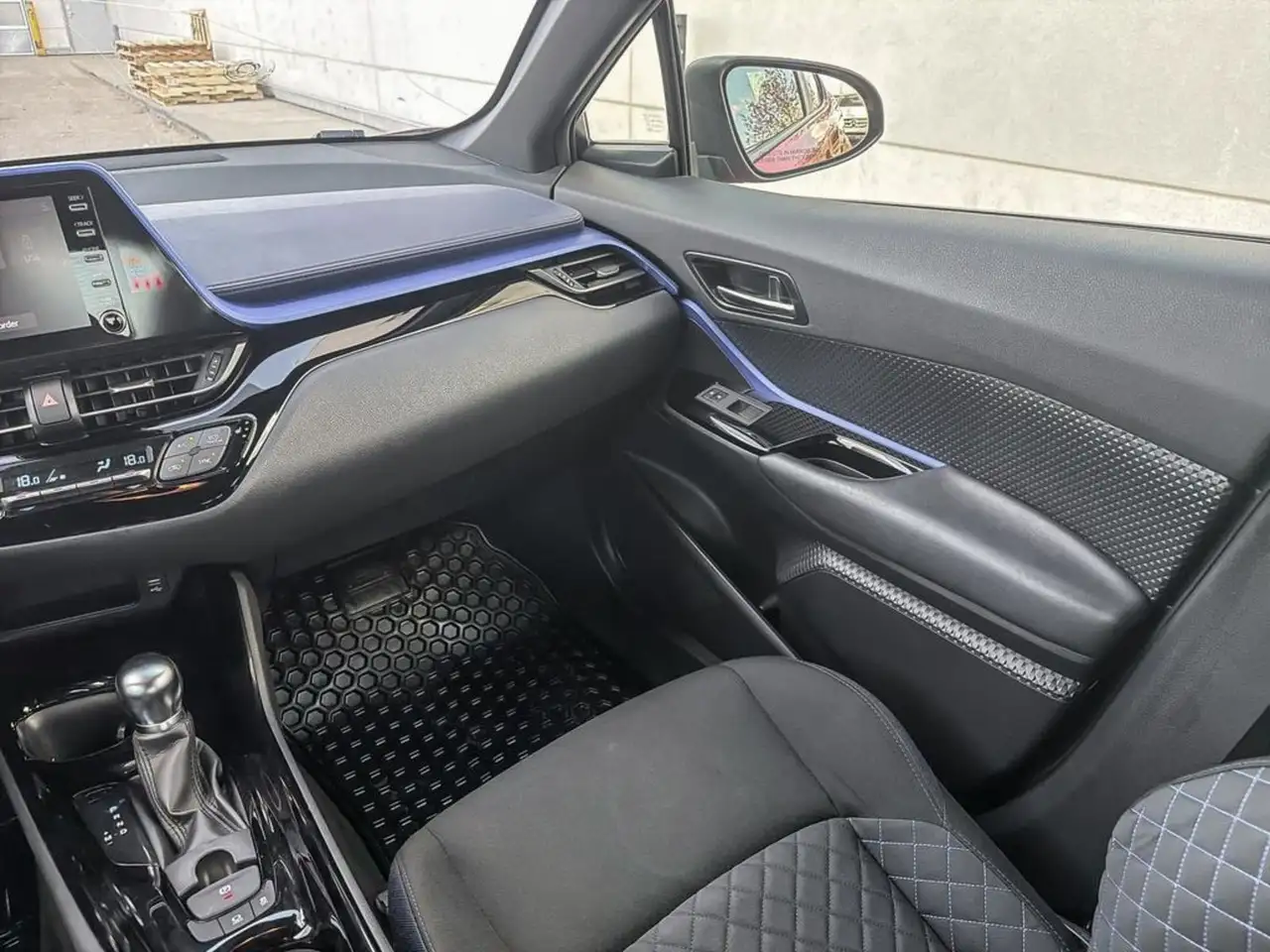 Toyota C-HR снимка Toyota C-HR