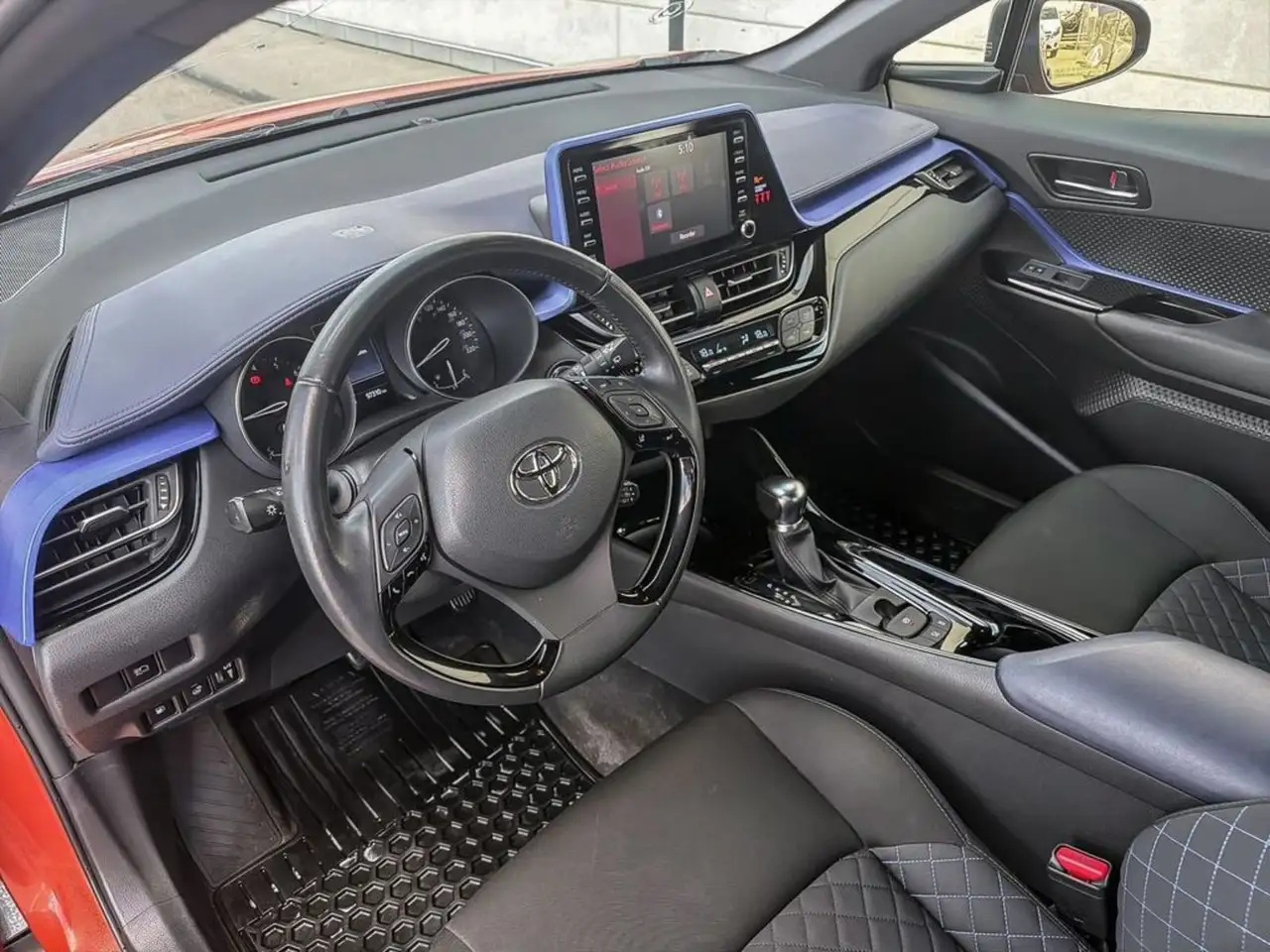 Toyota C-HR снимка Toyota C-HR
