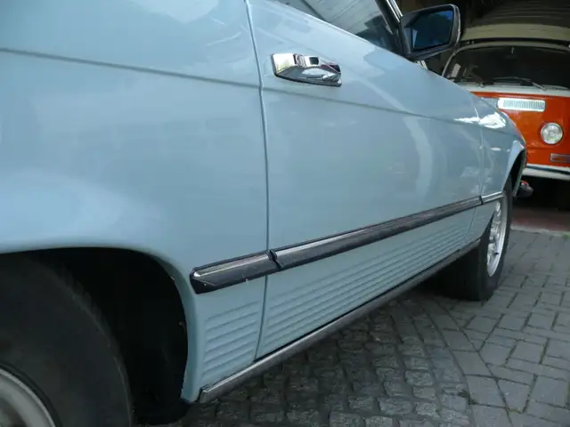 Mercedes-Benz SL view 12