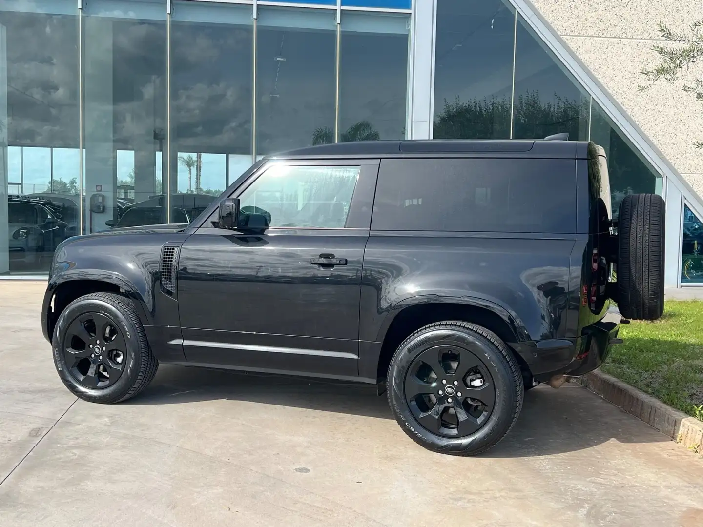 Land Rover Defender 90 X-Dynamic SE offerta T-Stock prezzo imperdibile Nero - 2