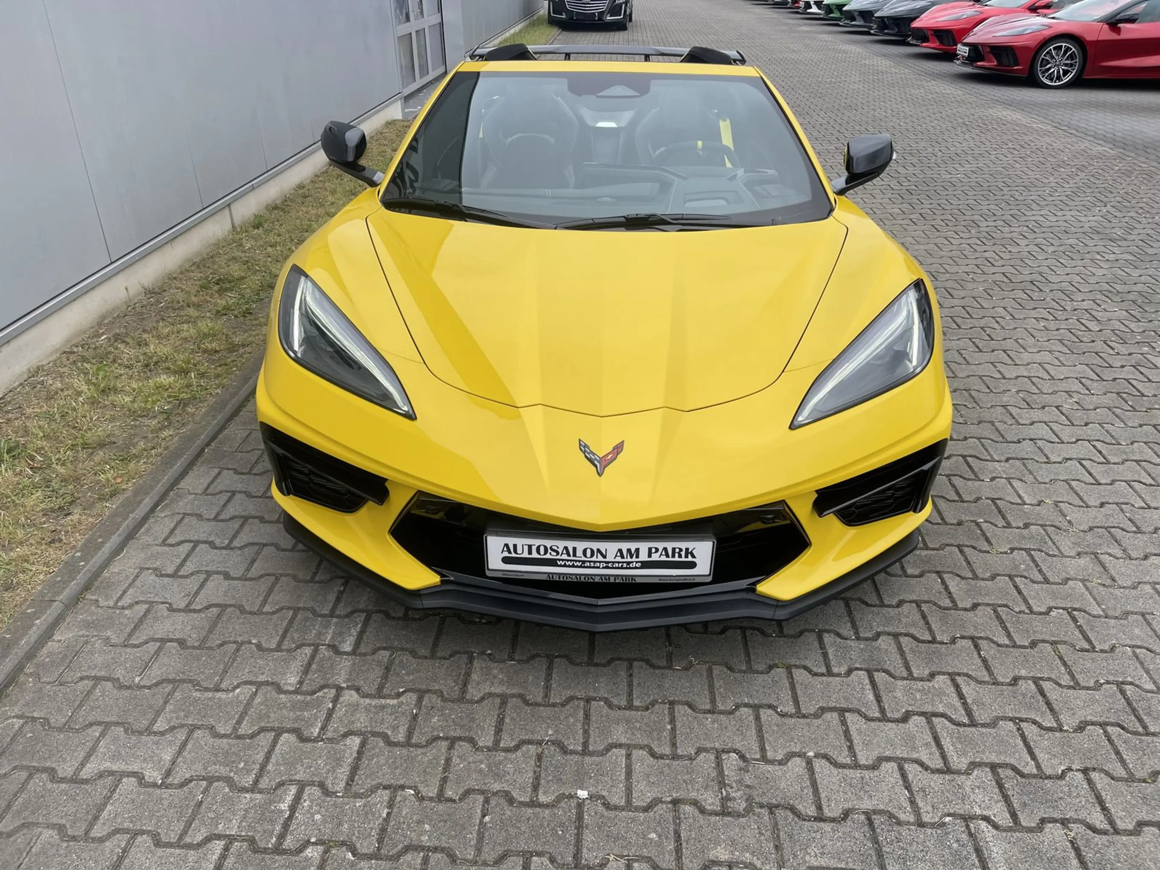 Corvette C8 Convertible 3LT competition yellow — photo 2
