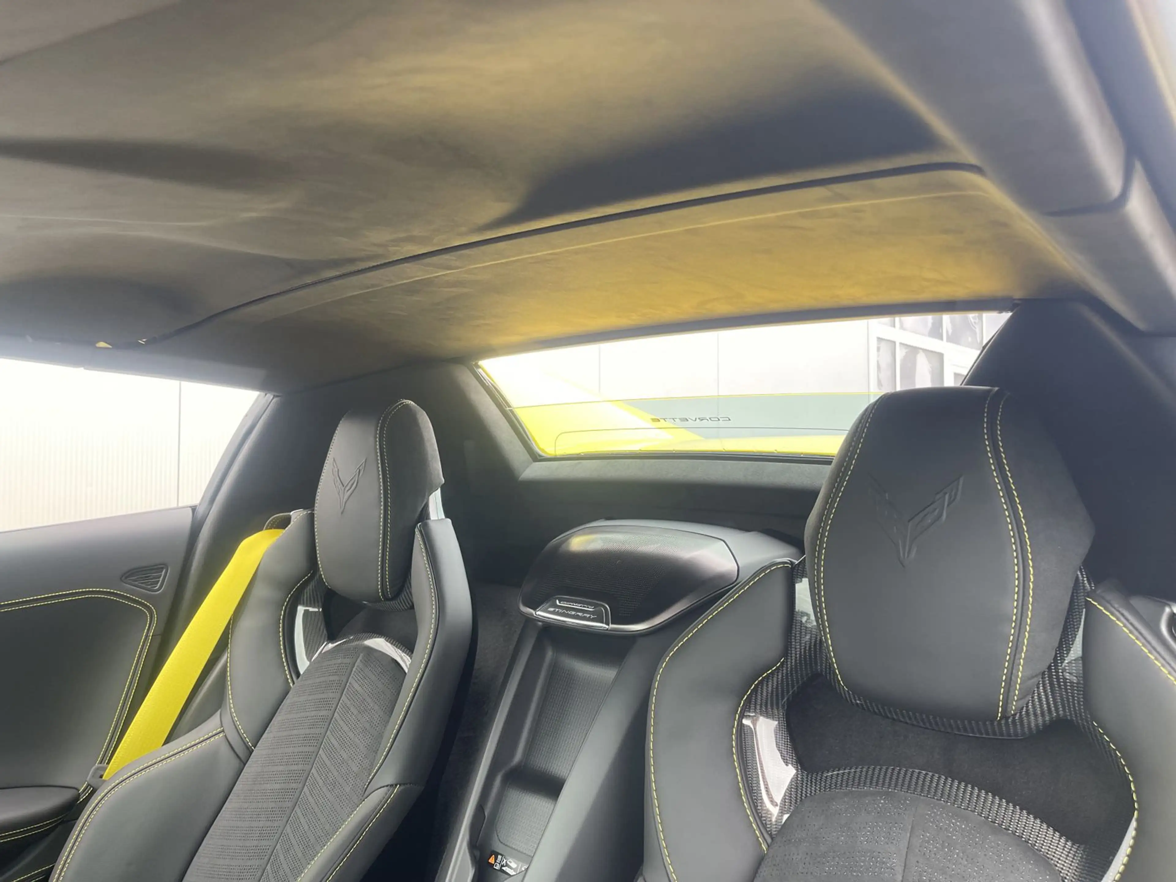 Corvette C8 Convertible 3LT competition yellow — photo 11